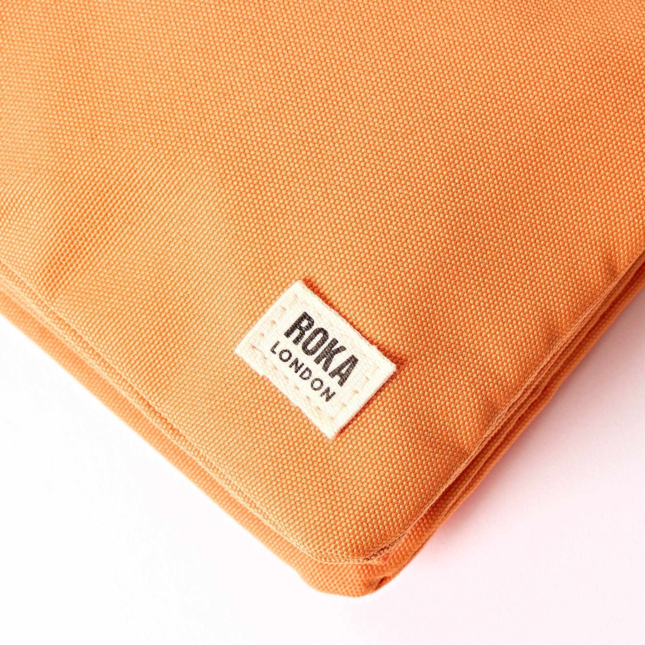ROKA London - Carnaby XL XL Carnaby crossbody-väska #Färg_Jaffa_Orange