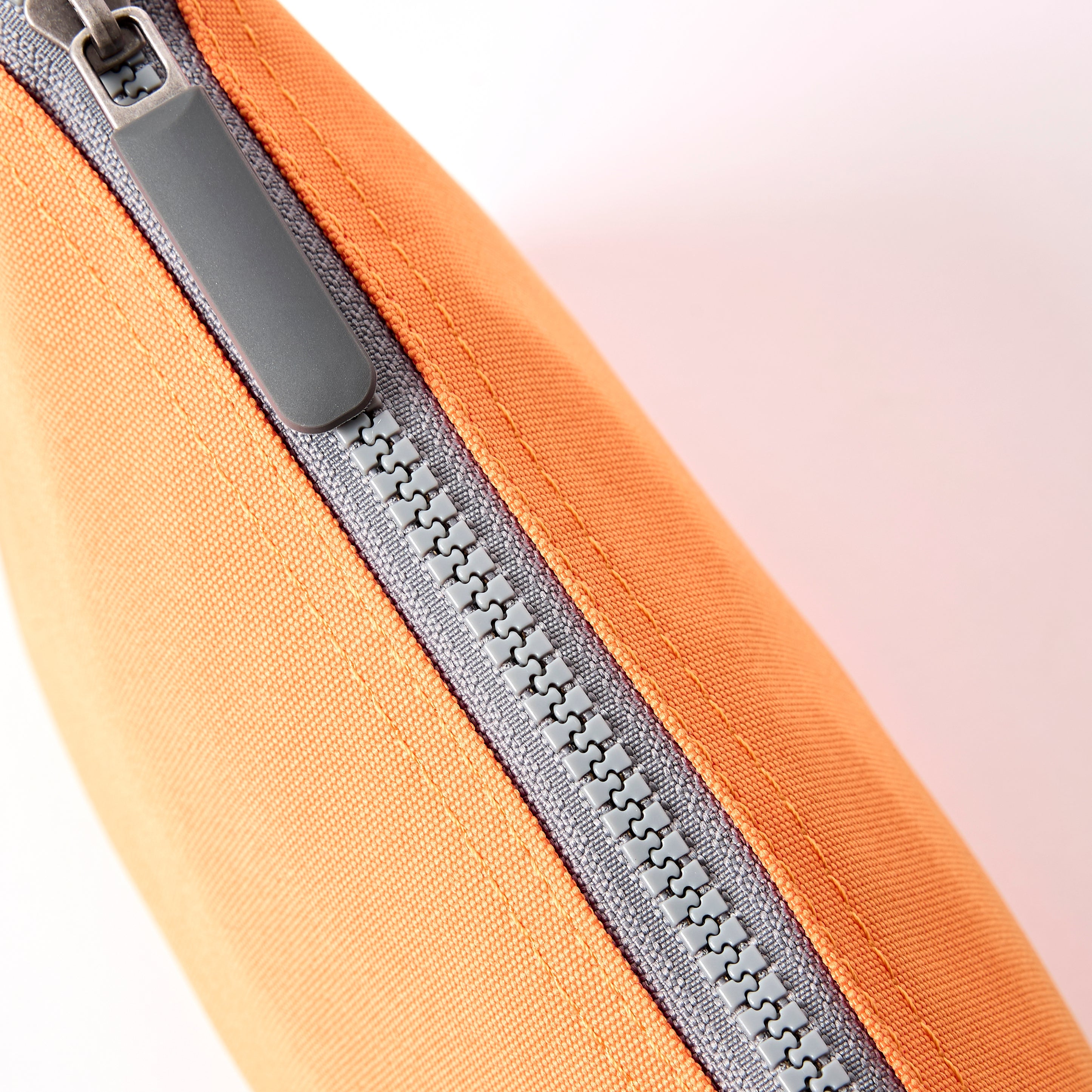 ROKA London - Carnaby XL XL Carnaby crossbody-väska #Färg_Jaffa_Orange