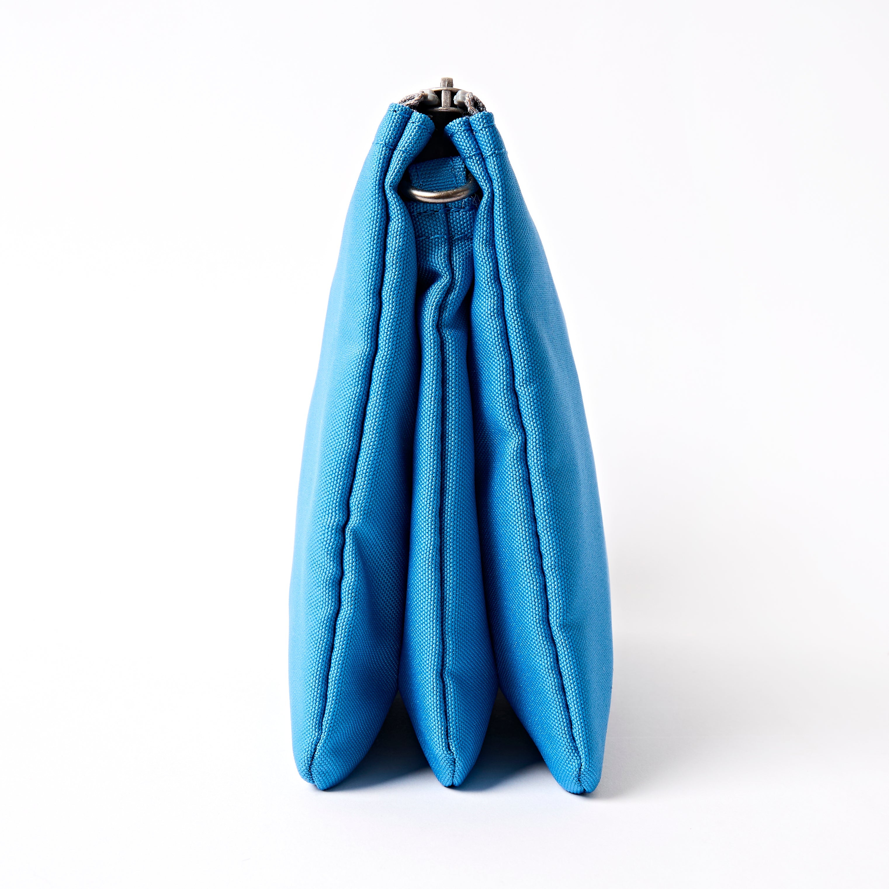 ROKA London - Carnaby XL XL Carnaby crossbody-väska #Färg_Malibu_Blue