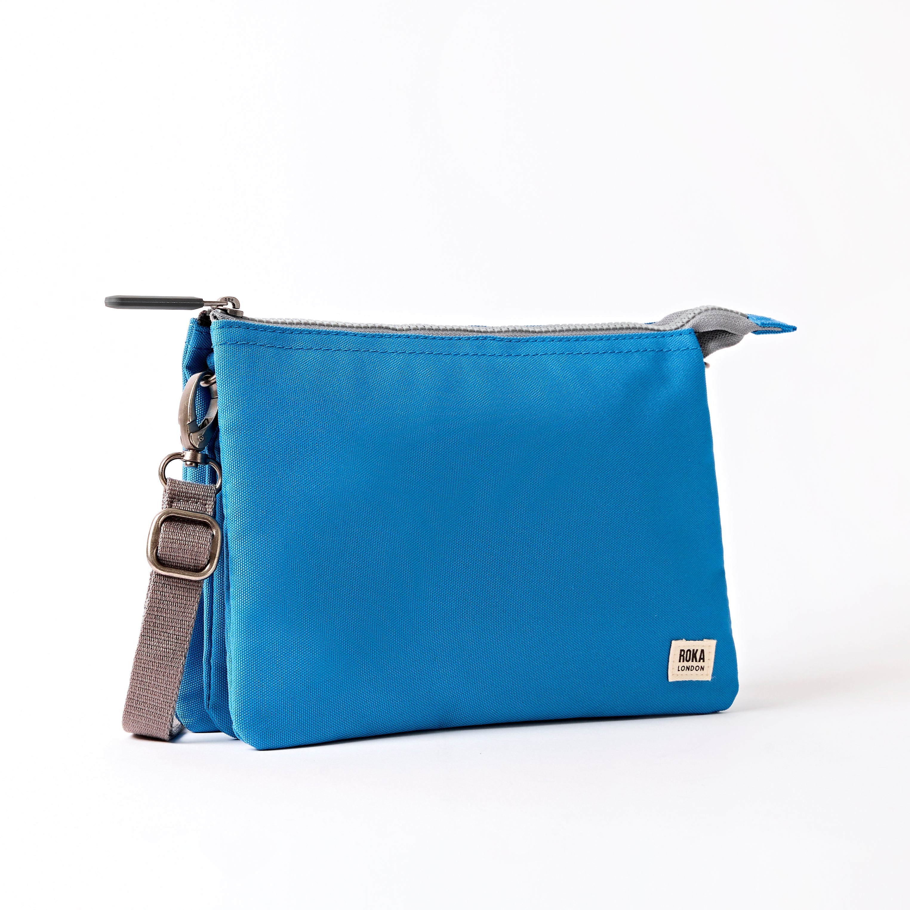 ROKA London - Carnaby XL XL Carnaby crossbody-väska #Färg_Malibu_Blue
