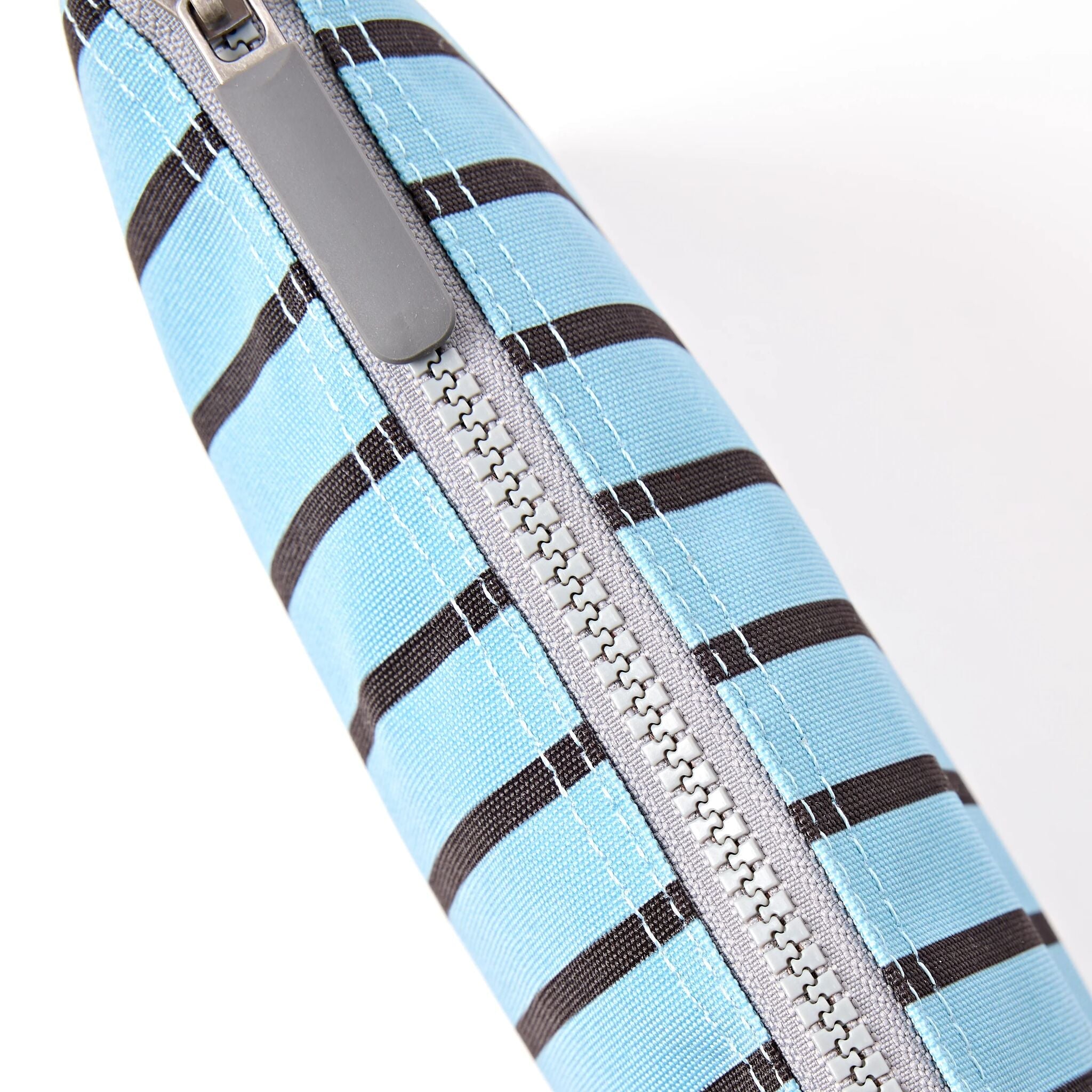 ROKA London - Carnaby XL XL Carnaby crossbody-väska #Färg_Blue_Stripe