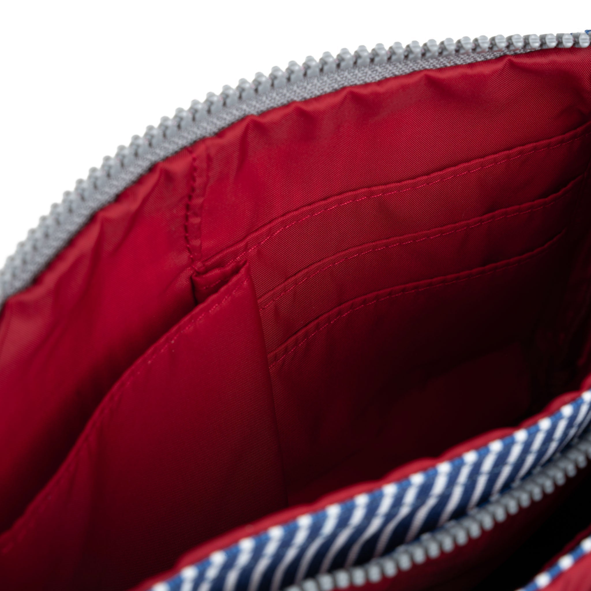 ROKA London - Carnaby XL XL Carnaby crossbody-väska #Färg_Blue_Hickory