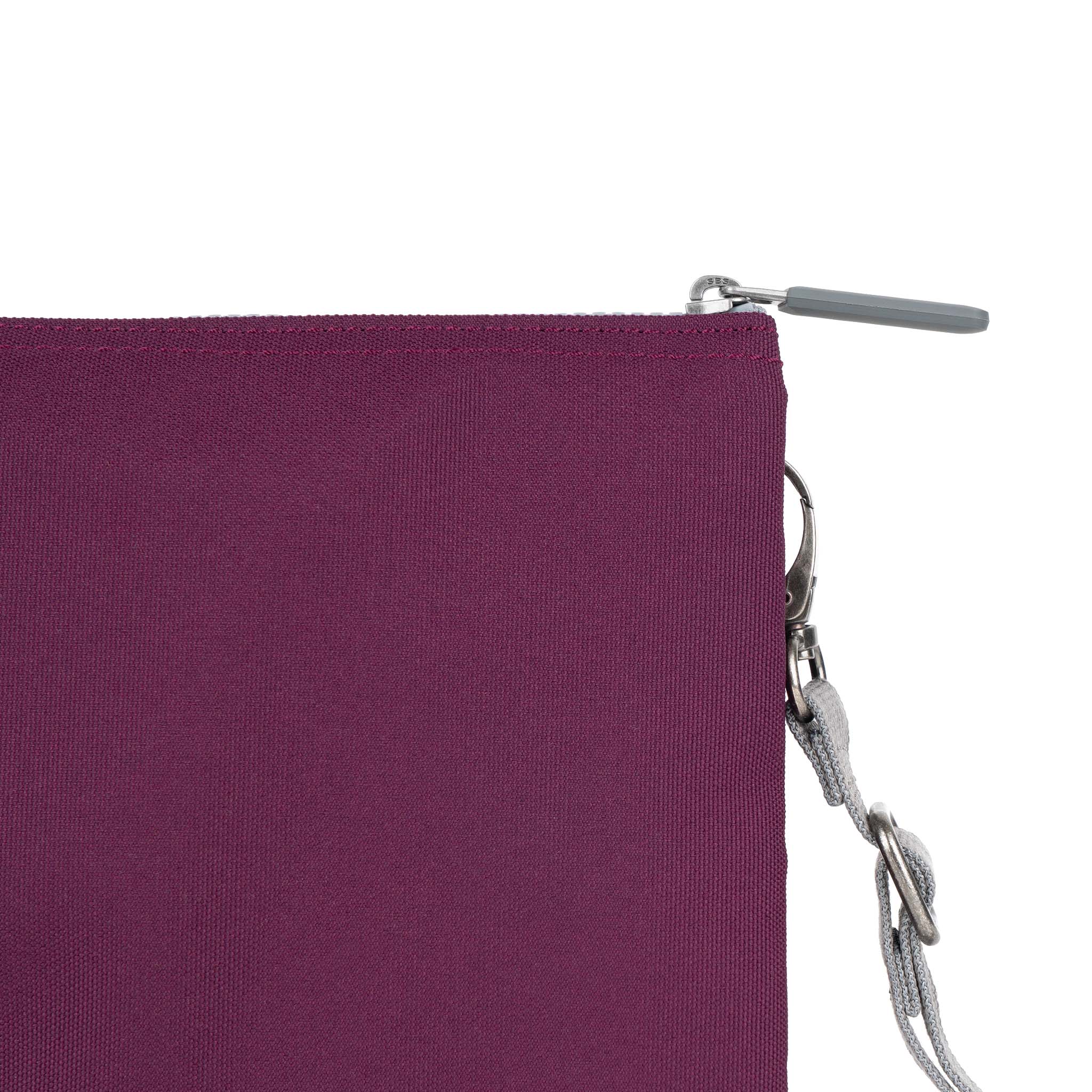 ROKA London - Carnaby XL XL Carnaby crossbody-väska #Färg_Cherry_Lacquer