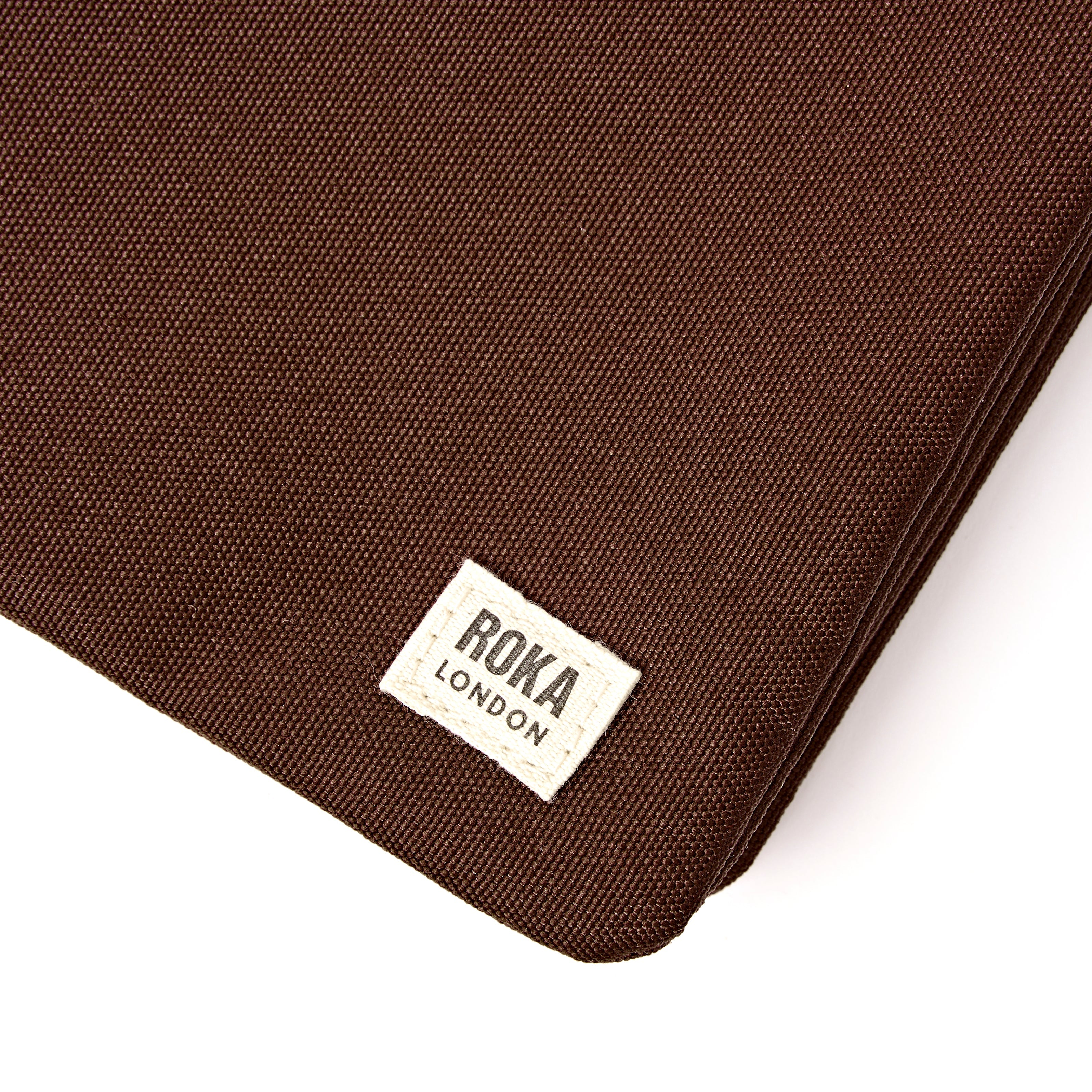 ROKA London - Carnaby XL XL Carnaby crossbody-väska #Färg_Chocolate