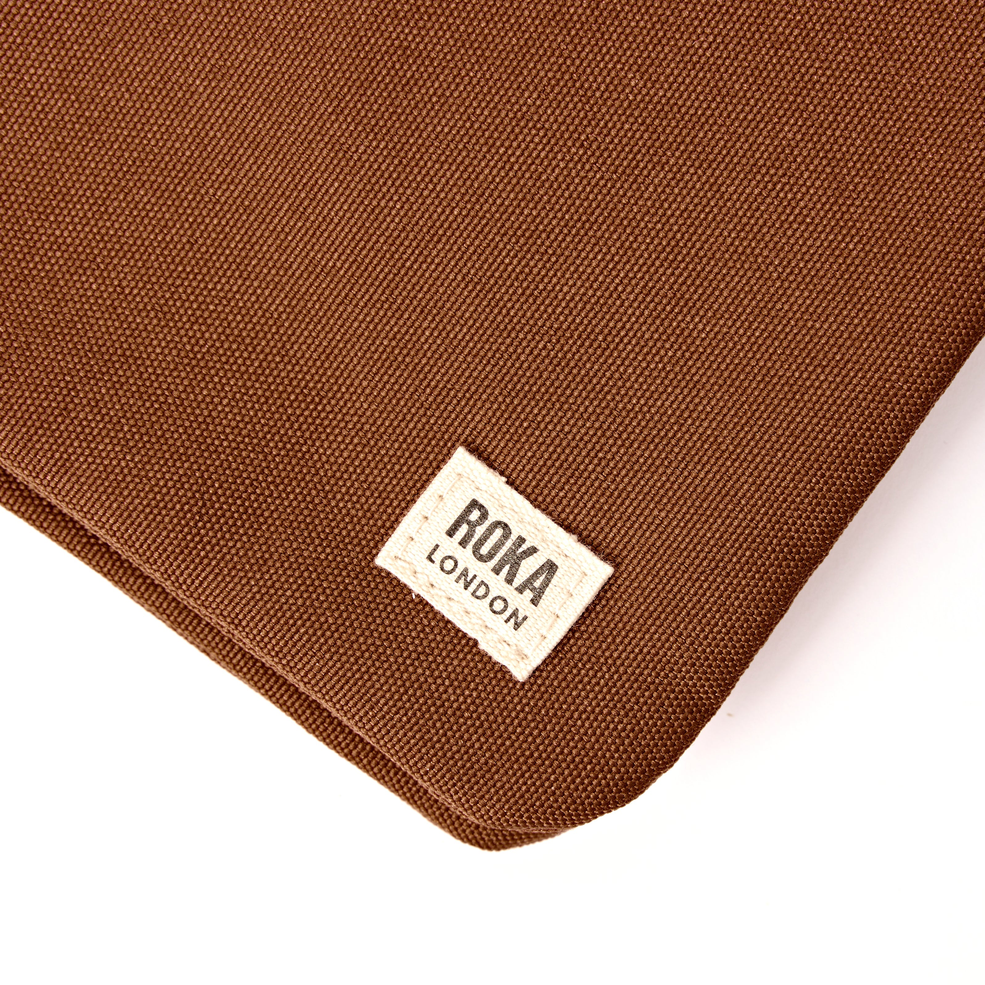 ROKA London - Carnaby XL XL Carnaby crossbody-väska #Färg_Cinnamon