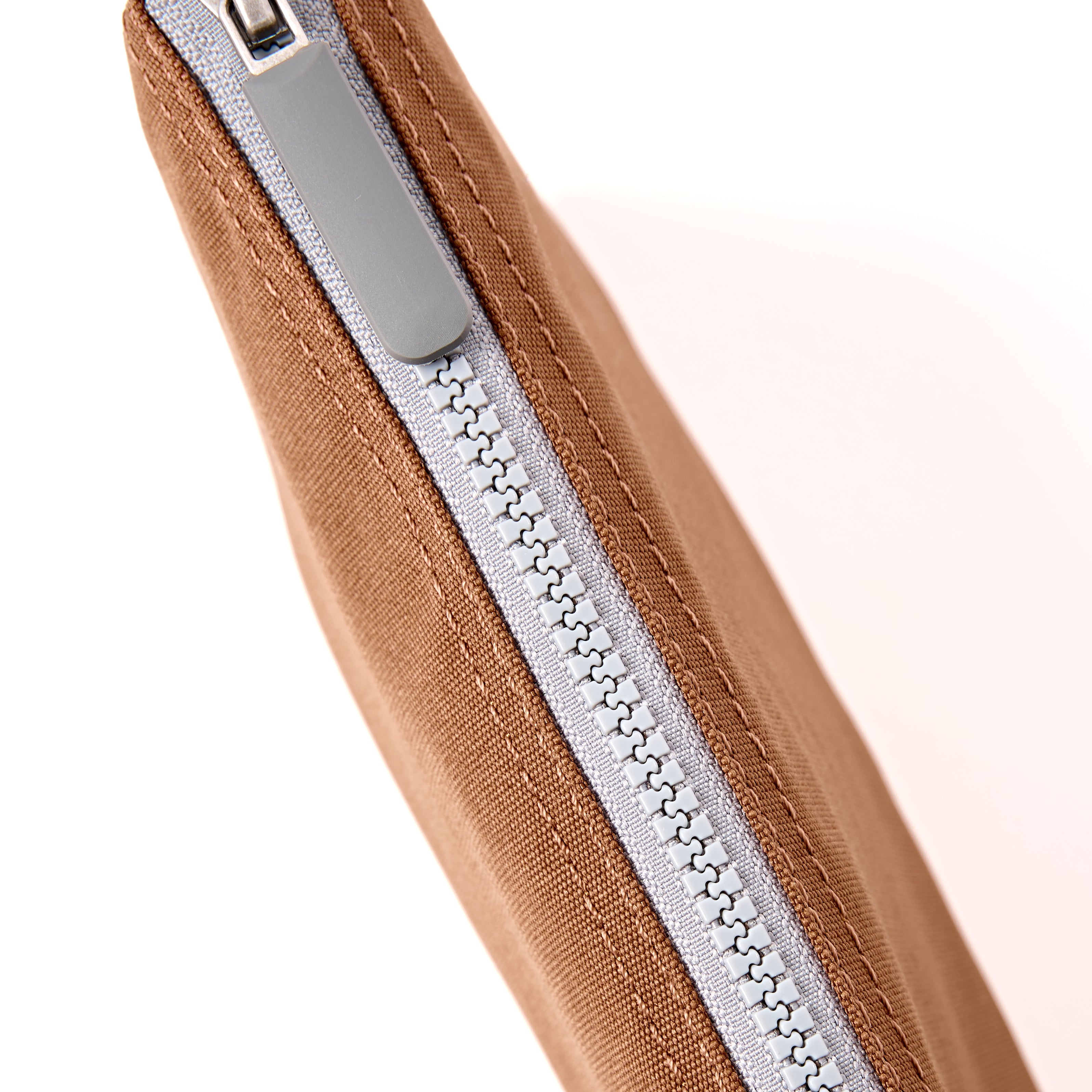ROKA London - Carnaby XL XL Carnaby crossbody-väska #Färg_Cinnamon