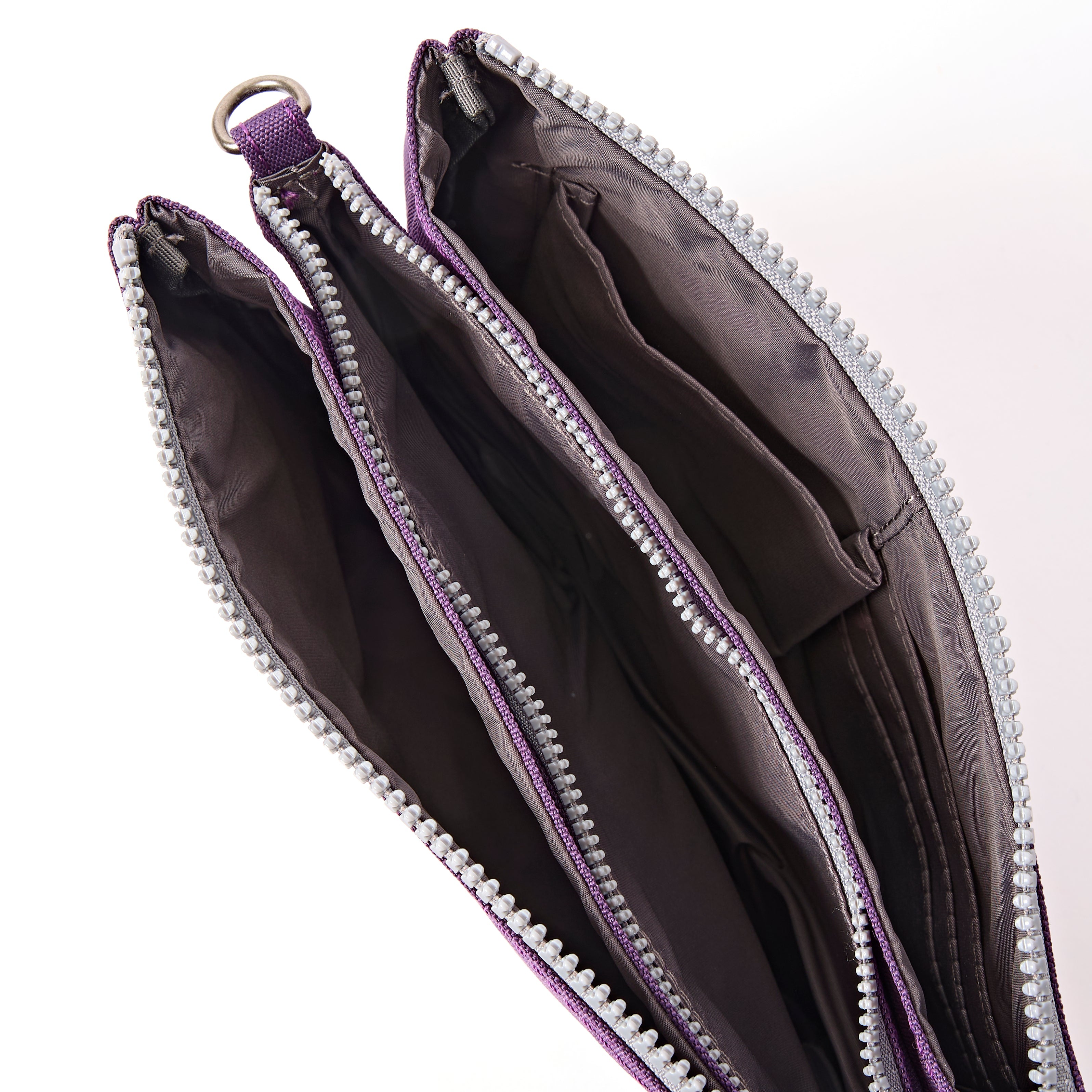 ROKA London - Carnaby XL XL Carnaby crossbody-väska #Färg_Deep_Grape