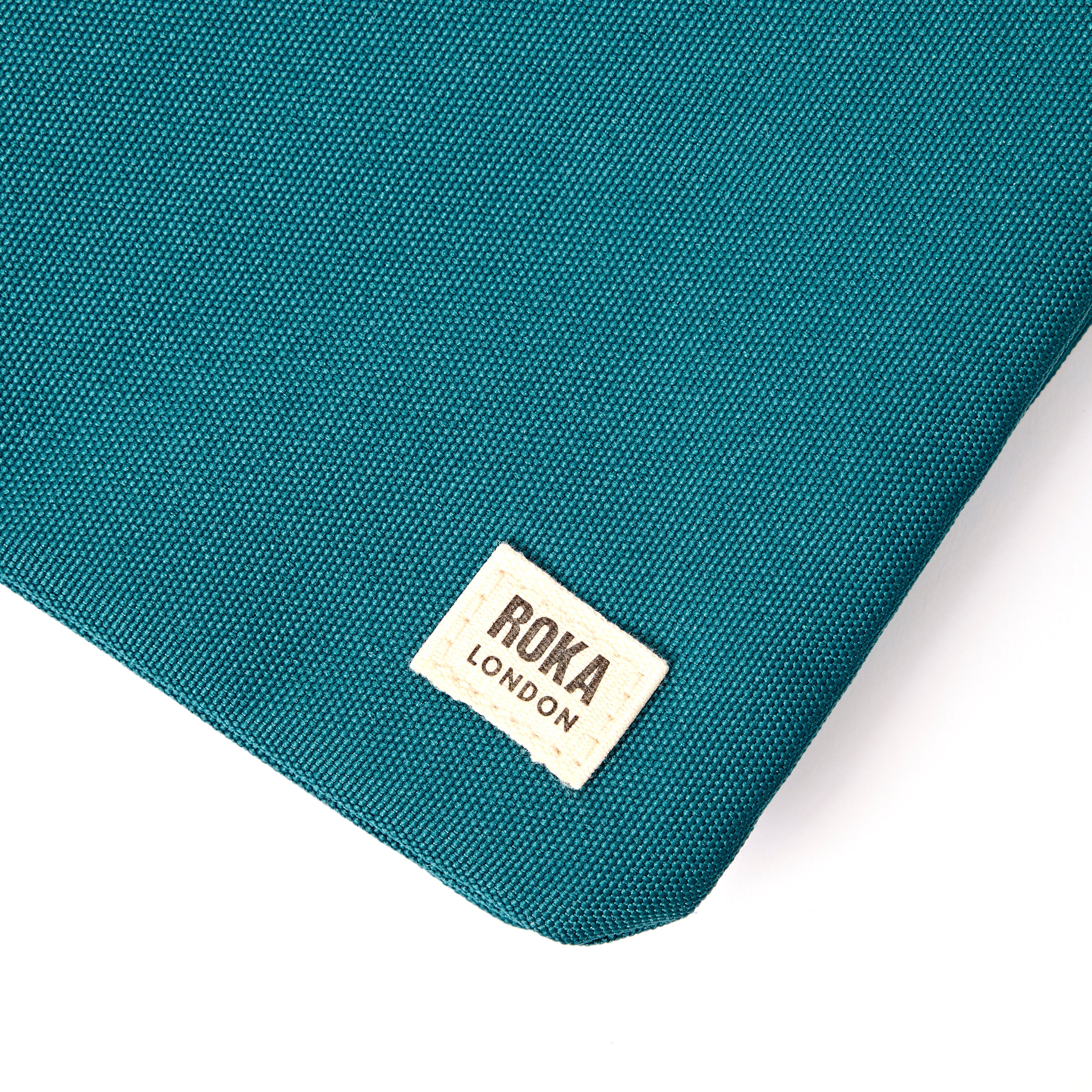 ROKA London - Carnaby XL XL Carnaby crossbody-väska #Färg_Deep_Teal