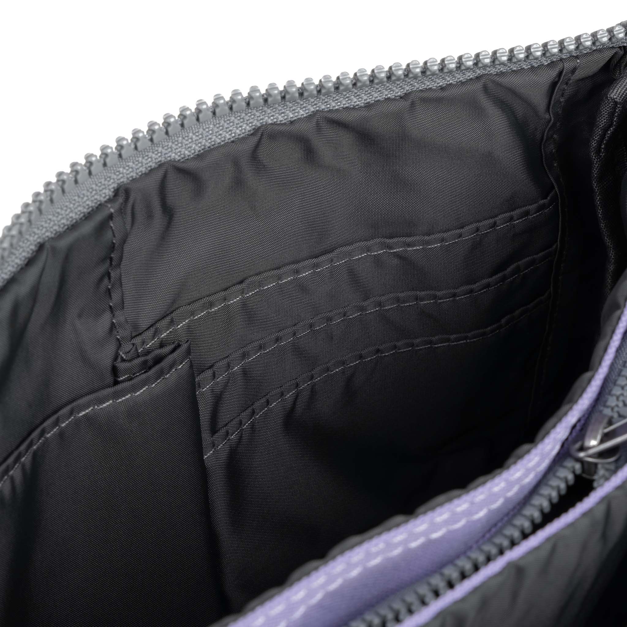 ROKA London - Carnaby XL XL Carnaby crossbody-väska #Färg_Lavender