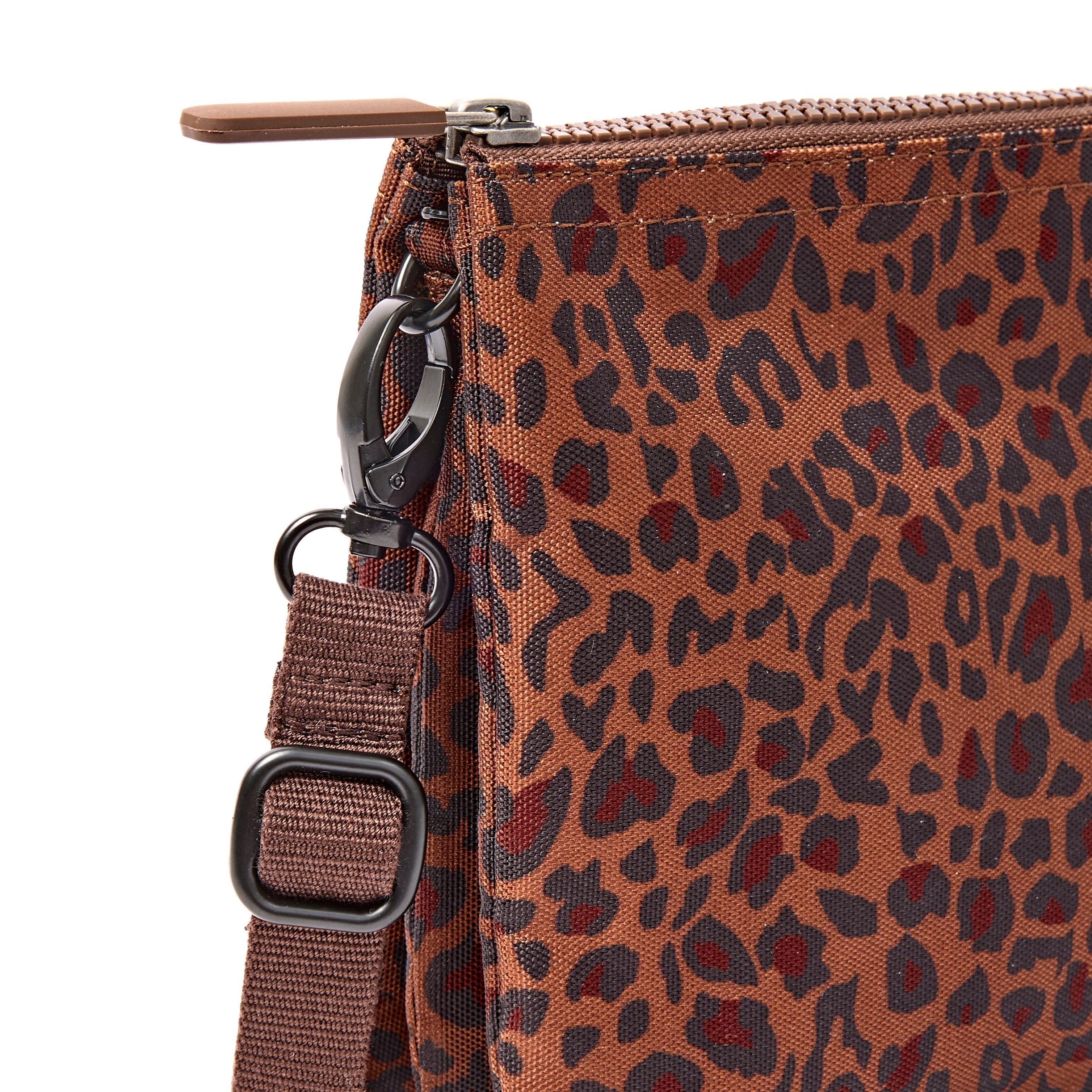 ROKA London - Carnaby XL XL Carnaby crossbody-väska #Färg_Mini_Leopard
