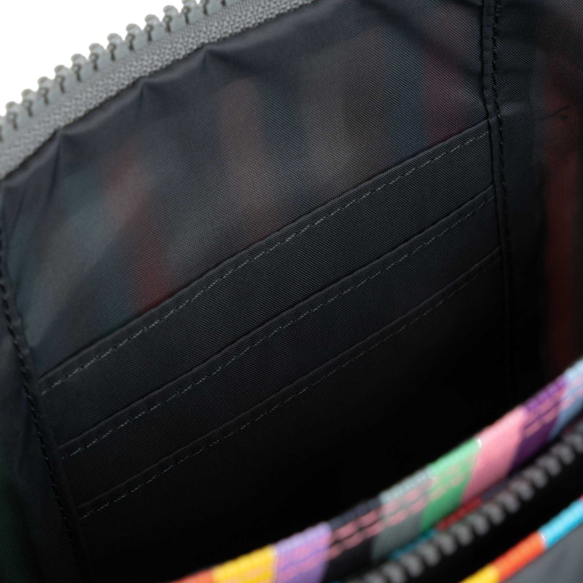 ROKA London - Carnaby XL XL Carnaby crossbody-väska #Färg_Multi_Stripe