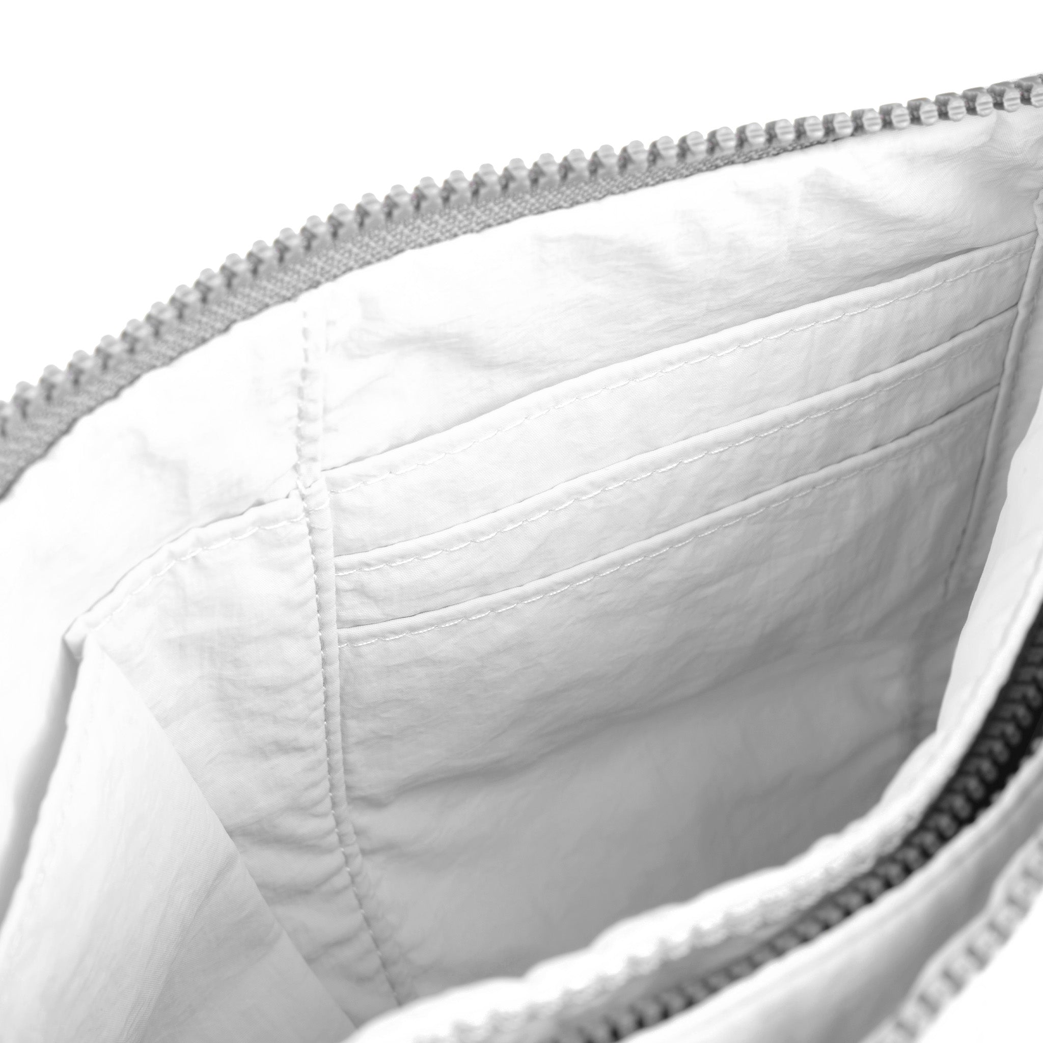 ROKA London - Carnaby XL XL Carnaby crossbody-väska #Färg_Coconut