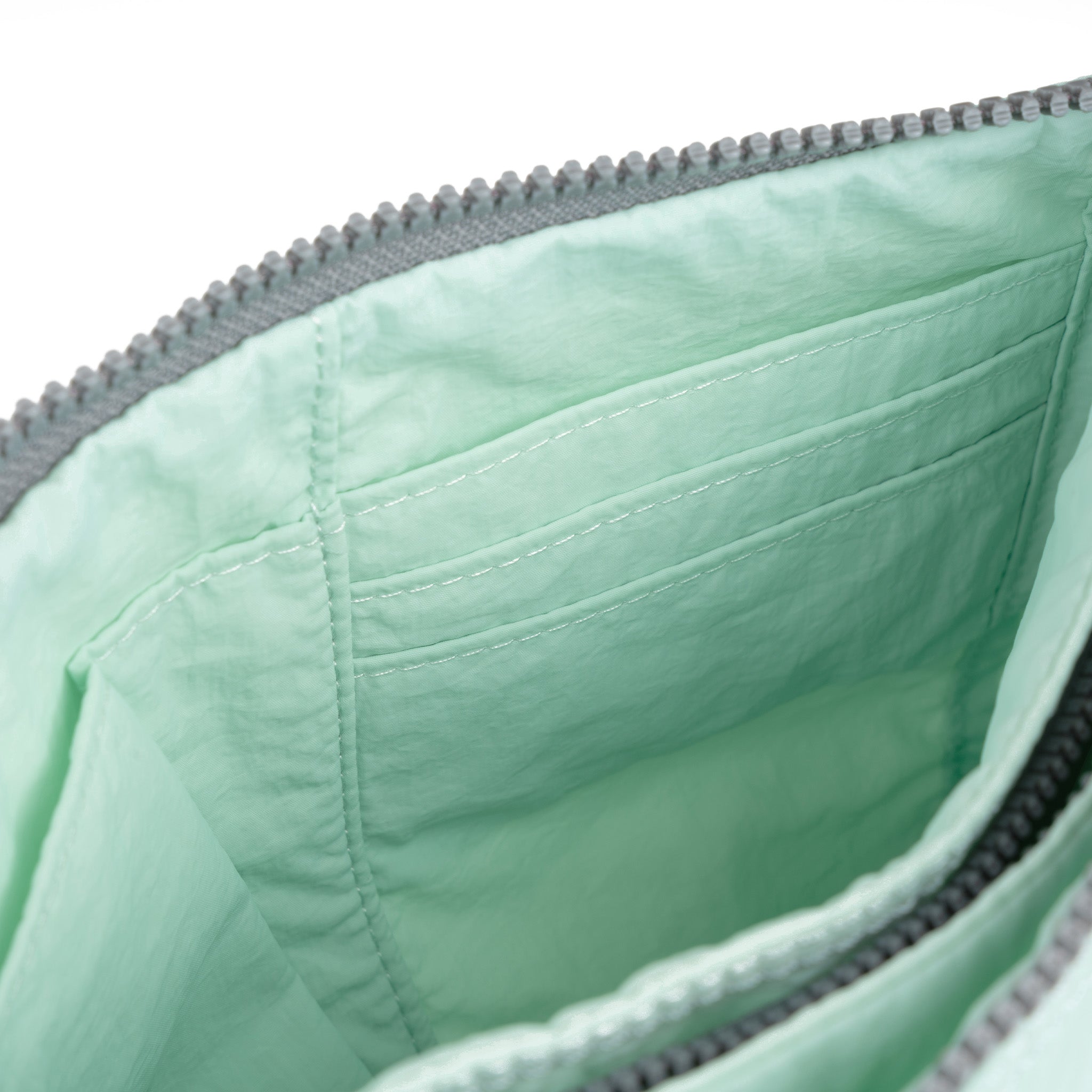 ROKA London - Carnaby XL XL Carnaby crossbody-väska #Färg_Mint
