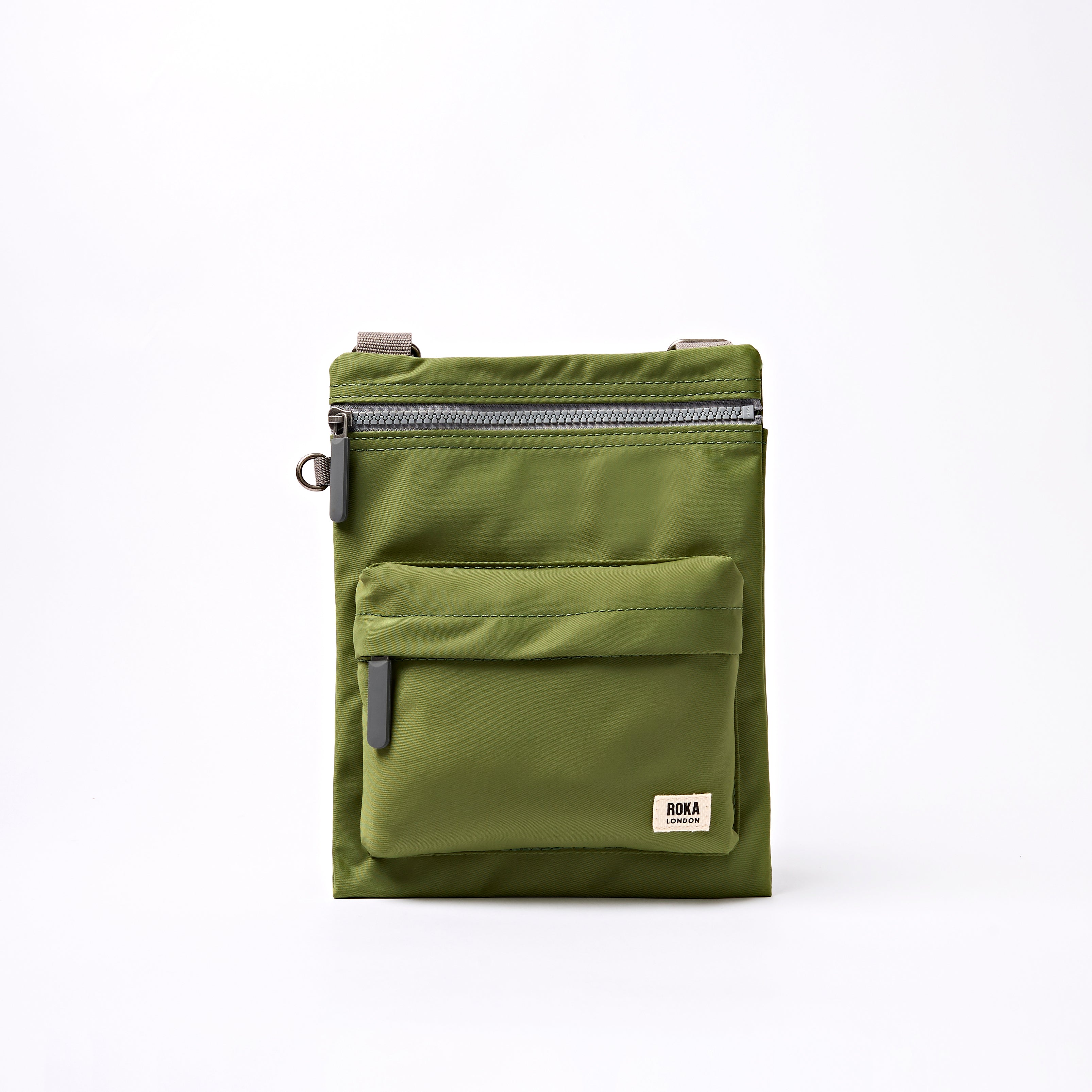 ROKA London - Chelsea B M crossbody-väska #Färg_Avocado