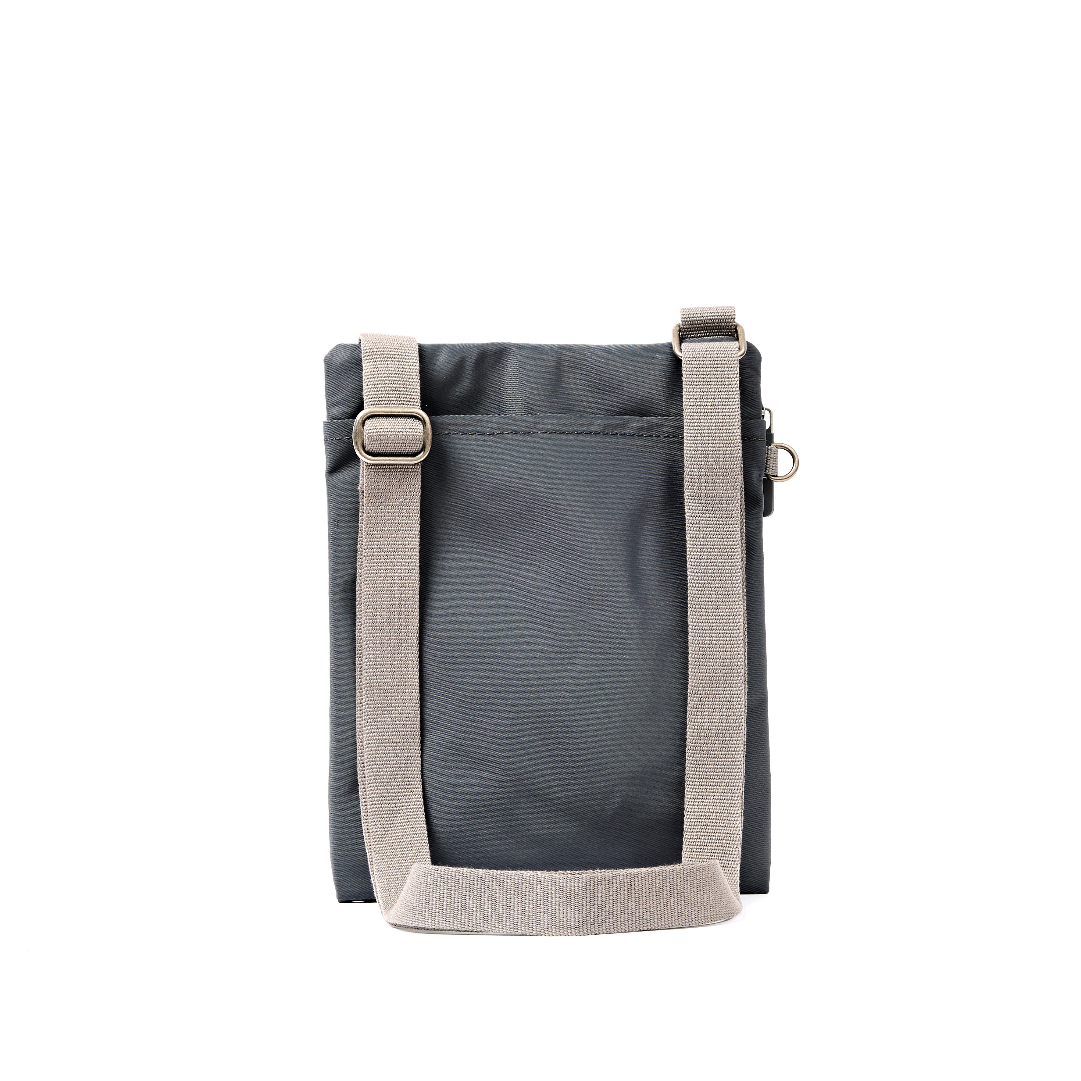 ROKA London - Chelsea B M crossbody-väska #Färg_Beluga