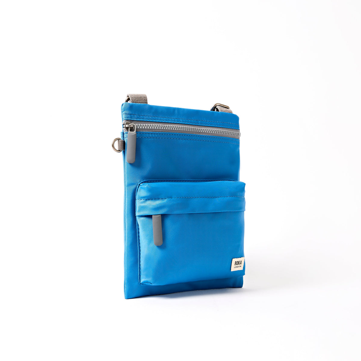 ROKA London - Chelsea B M crossbody-väska #Färg_Malibu_Blue