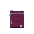 ROKA London - Chelsea B M crossbody-väska #Färg_Royal_Burgundy