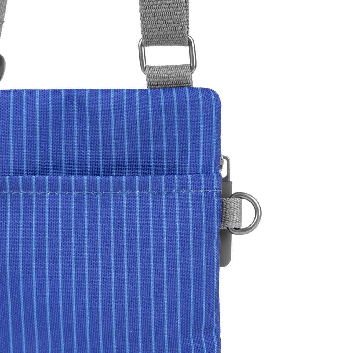 ROKA London - Chelsea XS slingväska med ficka #Färg_Light_Wash_Denim