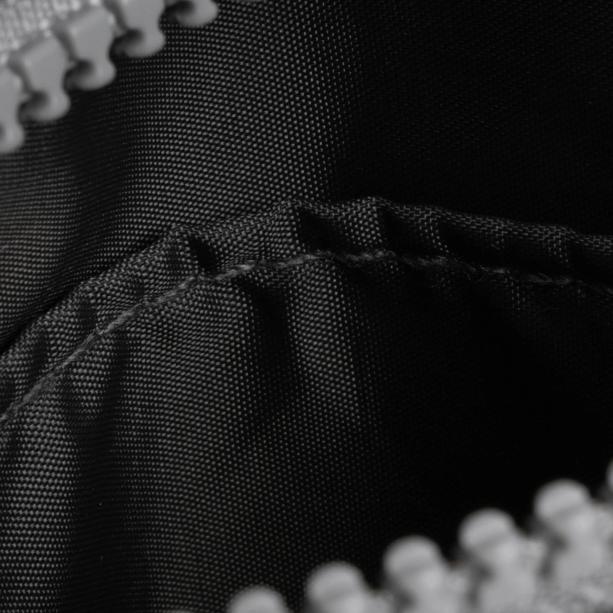 ROKA London - Chelsea XS slingväska med ficka #Färg_Linear_Dot