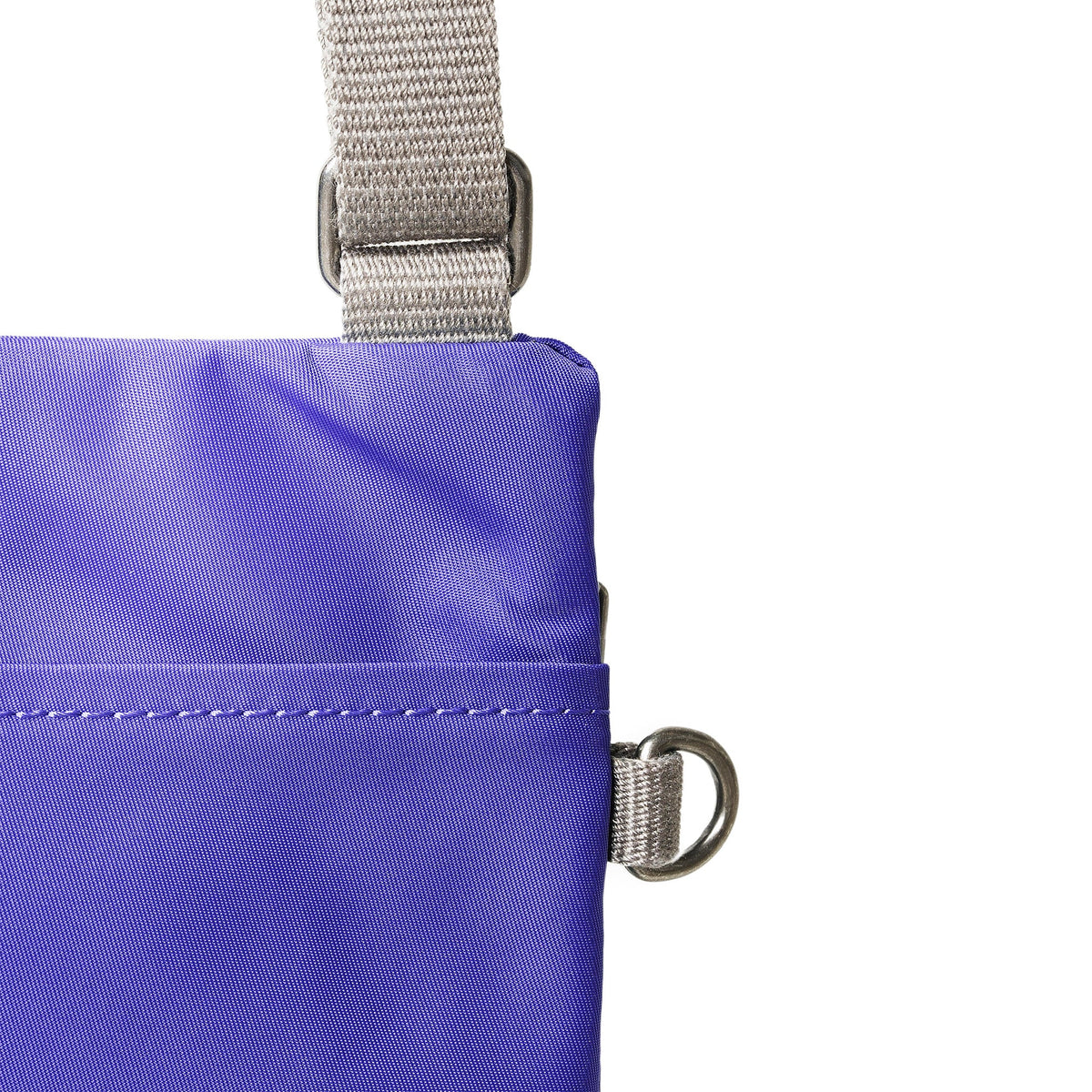 ROKA London - Chelsea XS slingväska med ficka #Färg_Simple_Purple