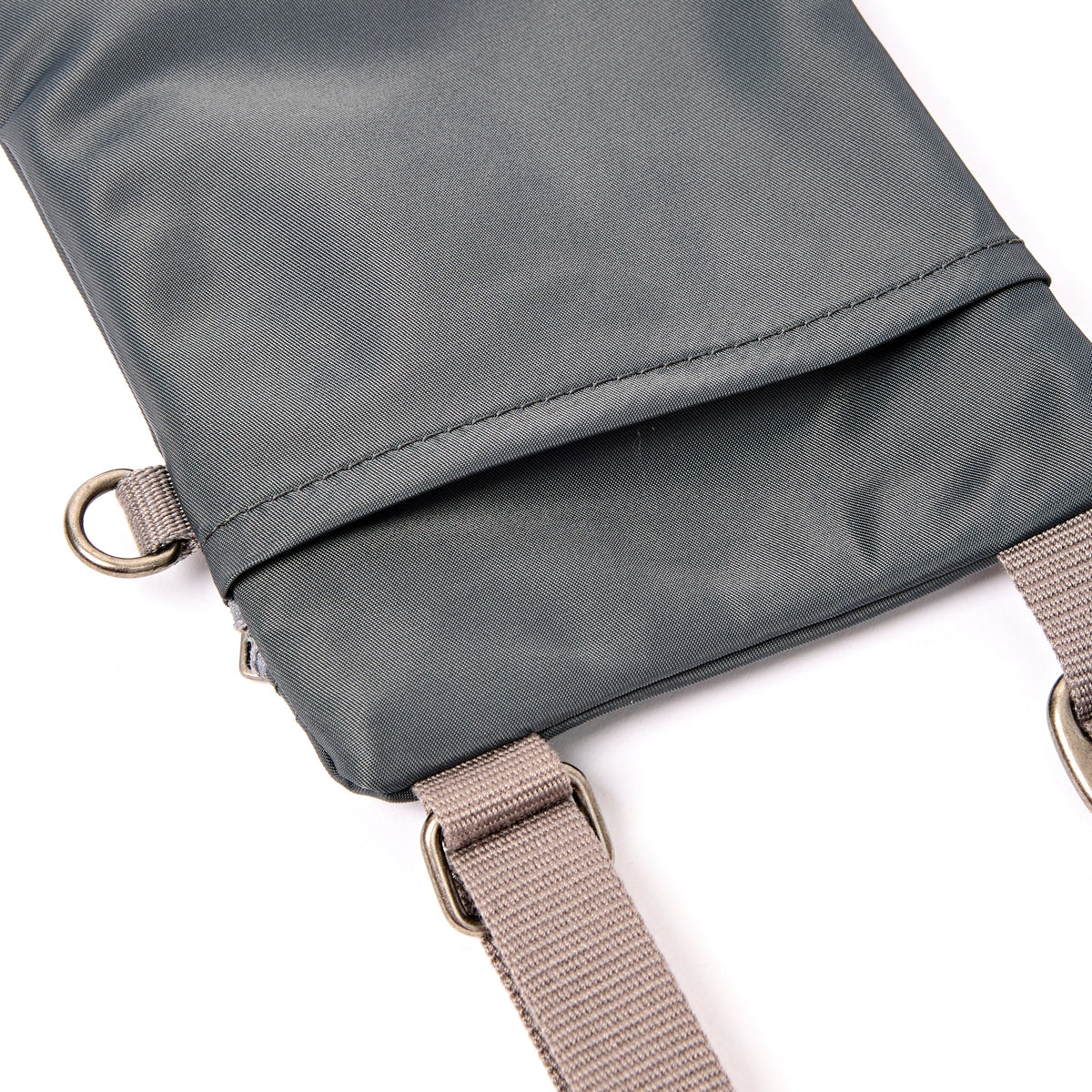 ROKA London - Chelsea XS slingväska med ficka #Färg_Beluga