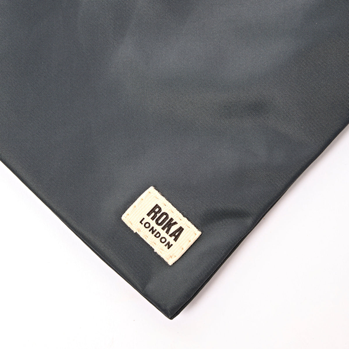ROKA London - Chelsea XS slingväska med ficka #Färg_Beluga