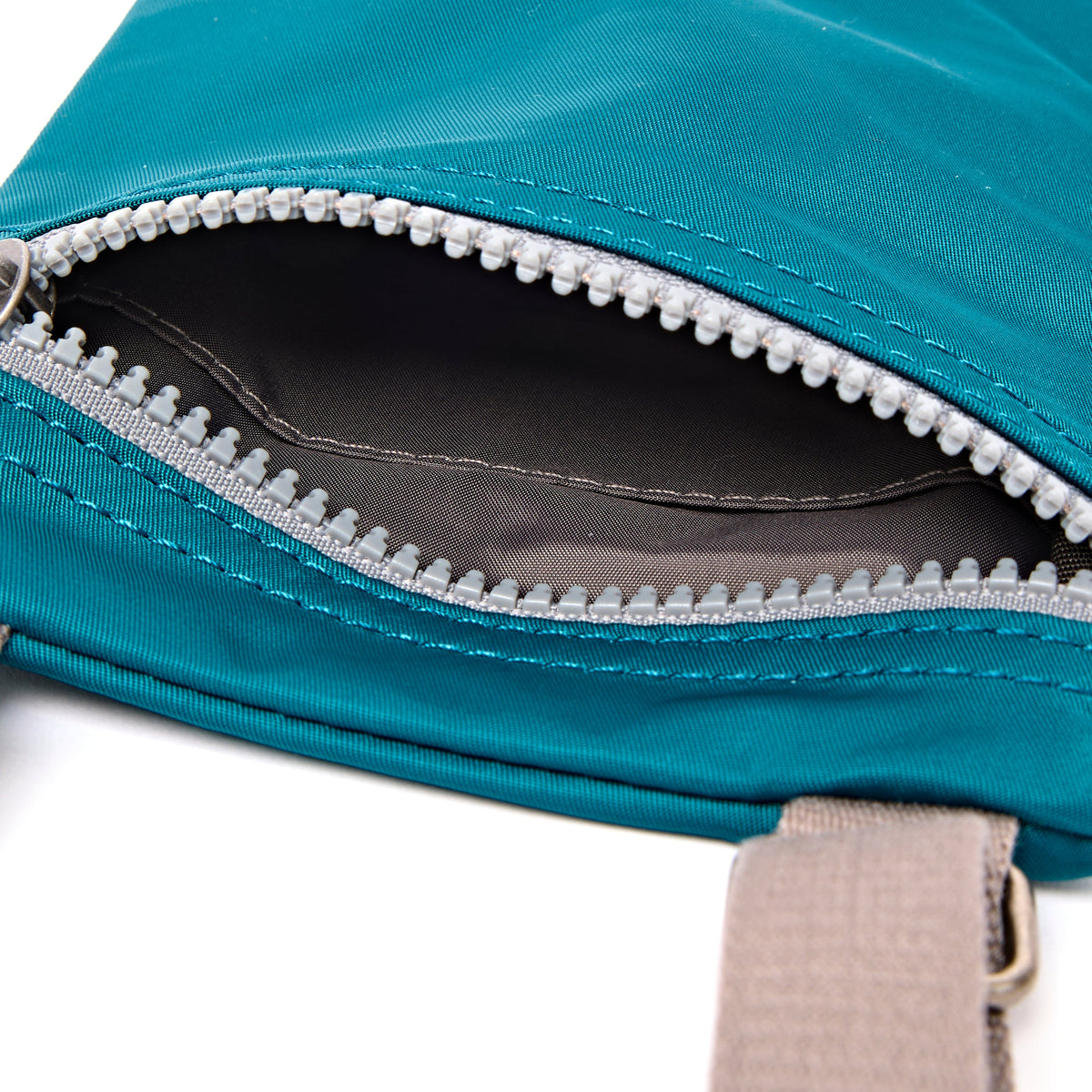 ROKA London - Chelsea XS slingväska med ficka #Färg_North_Sea