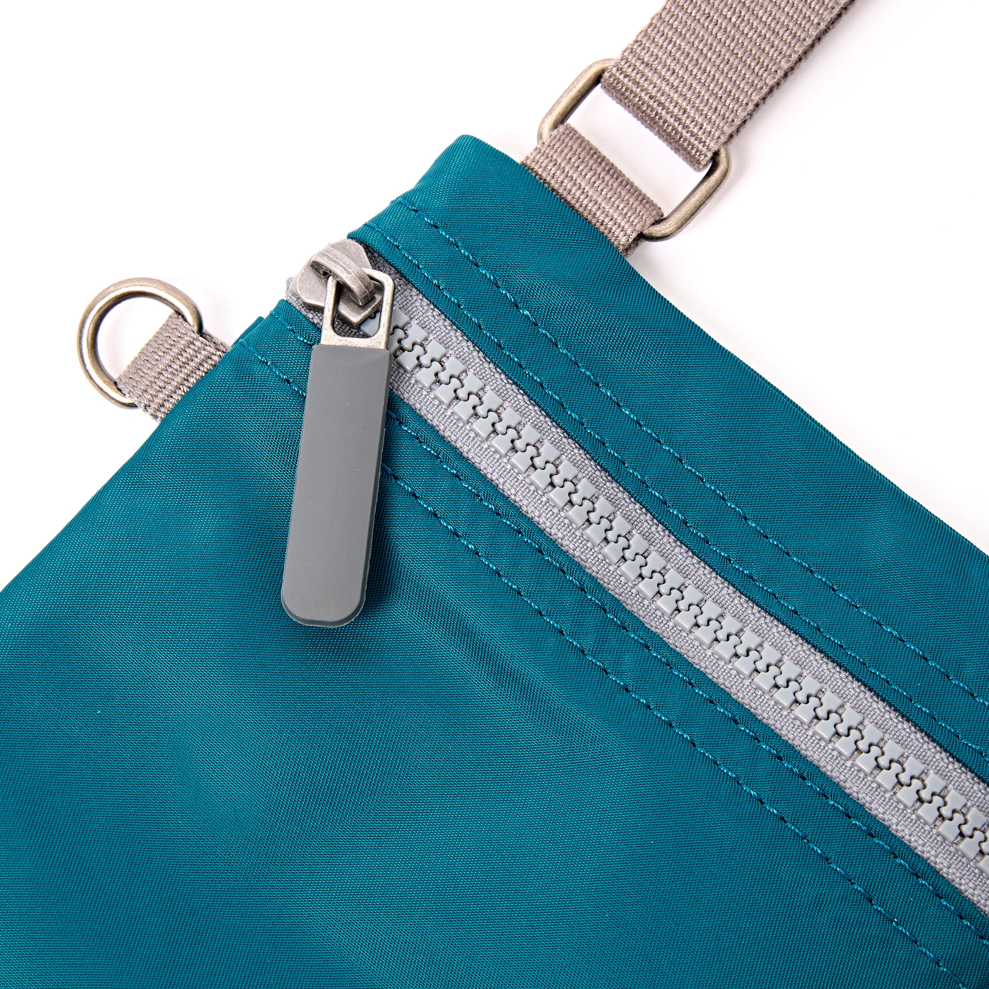 ROKA London - Chelsea XS slingväska med ficka #Färg_North_Sea
