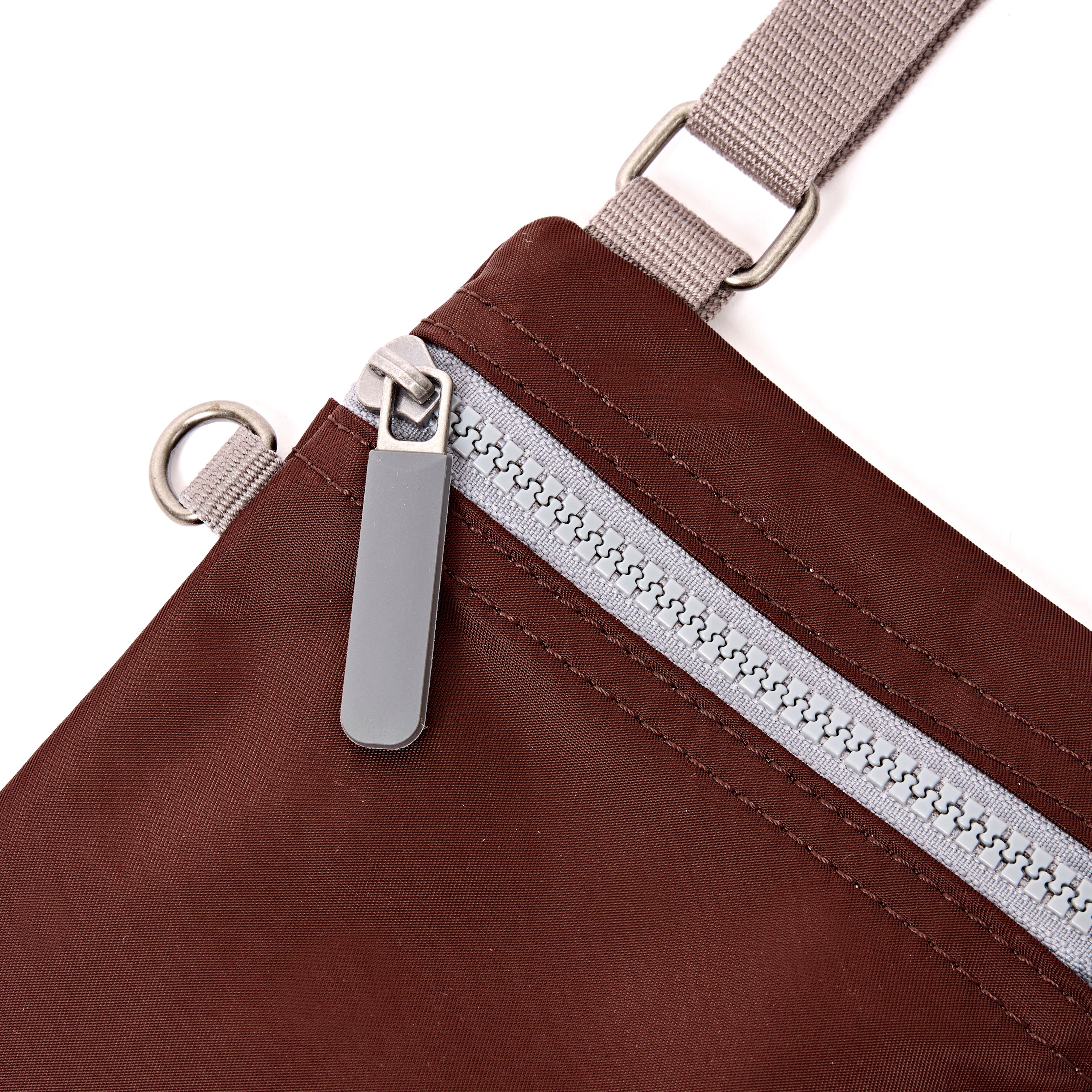 ROKA London - Chelsea XS slingväska med ficka #Färg_Rocky_Road