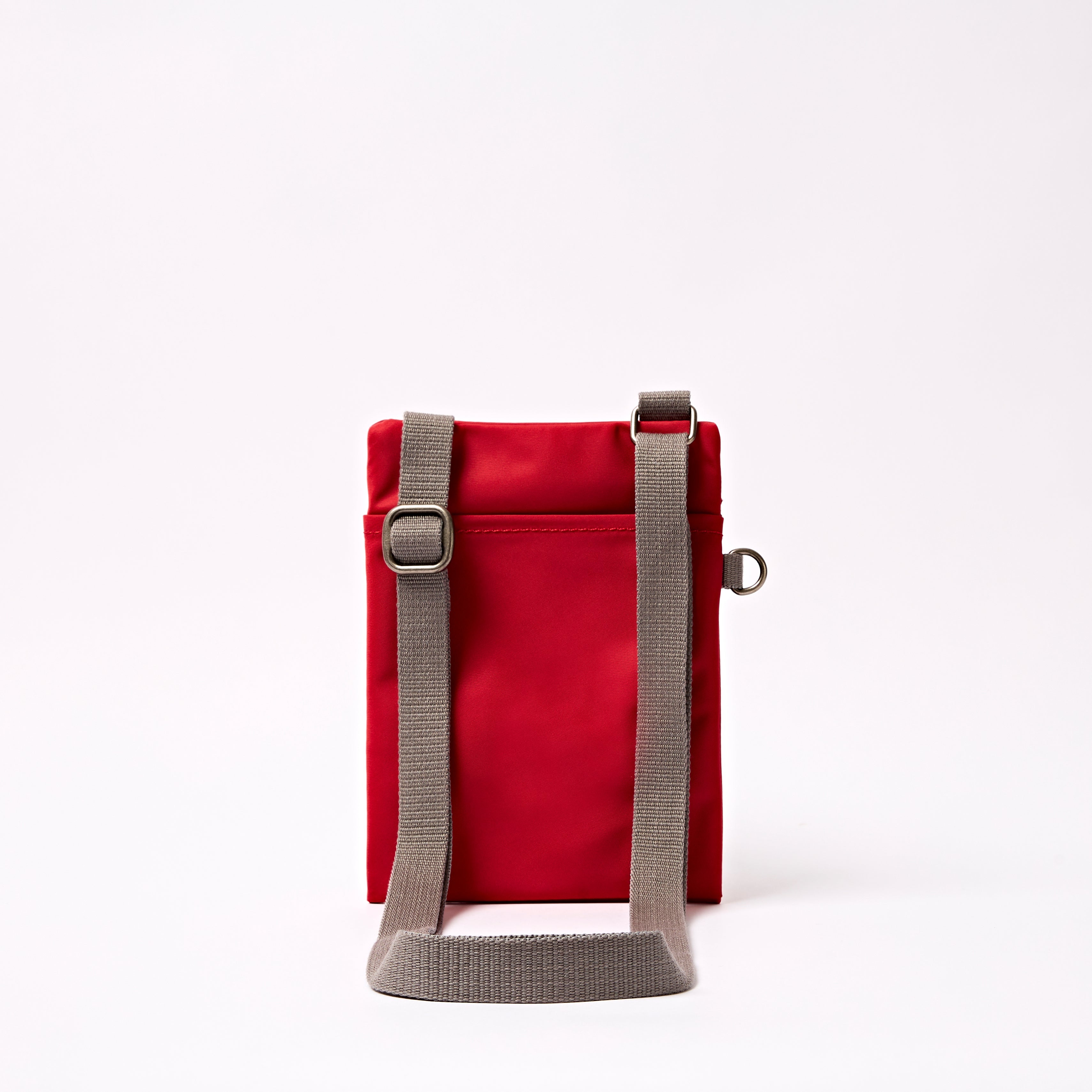 ROKA London - Chelsea XS slingväska med ficka #Färg_Cranberry_Stripe