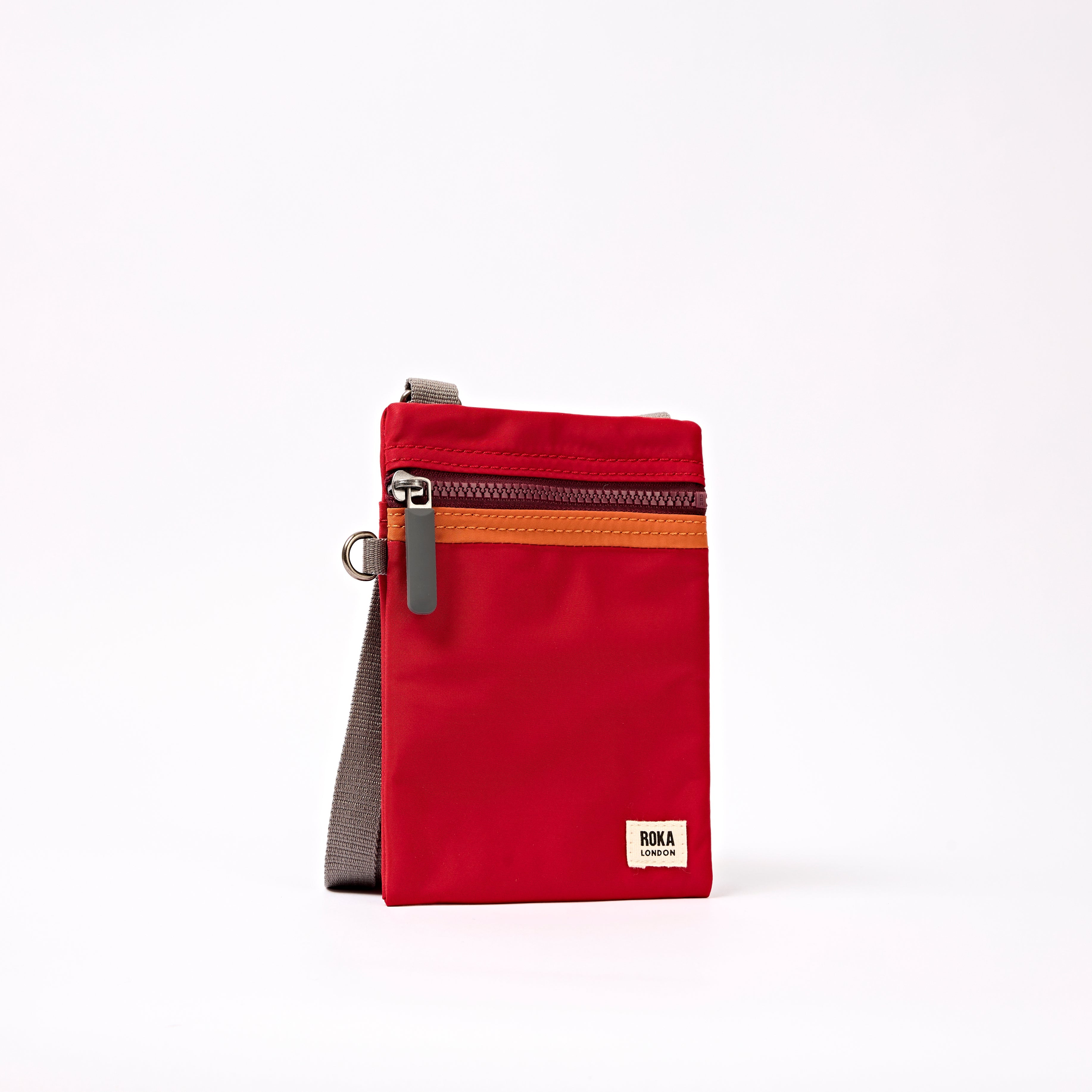 ROKA London - Chelsea XS slingväska med ficka #Färg_Cranberry_Stripe
