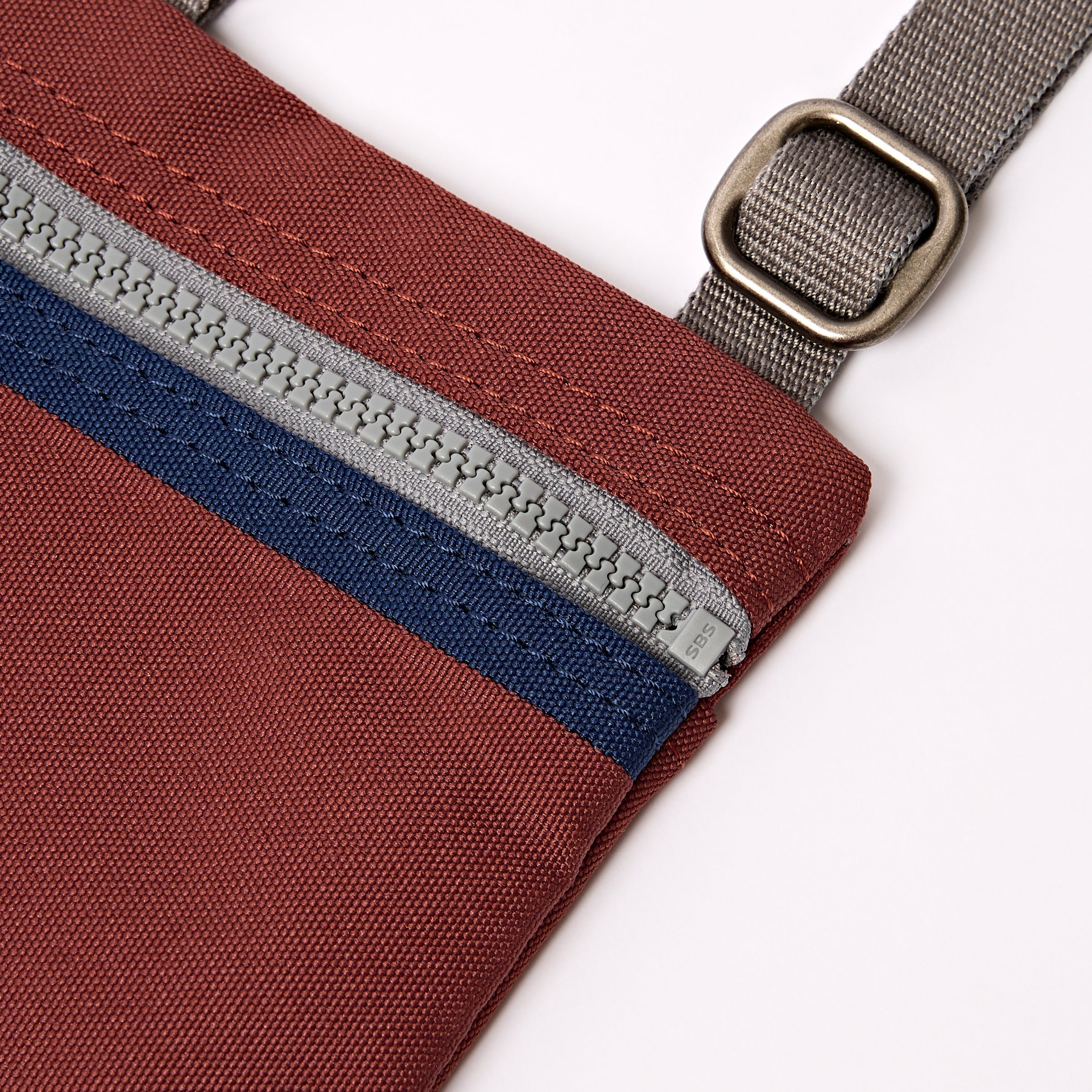 ROKA London - Chelsea XS slingväska med ficka #Färg_Henna_Stripe