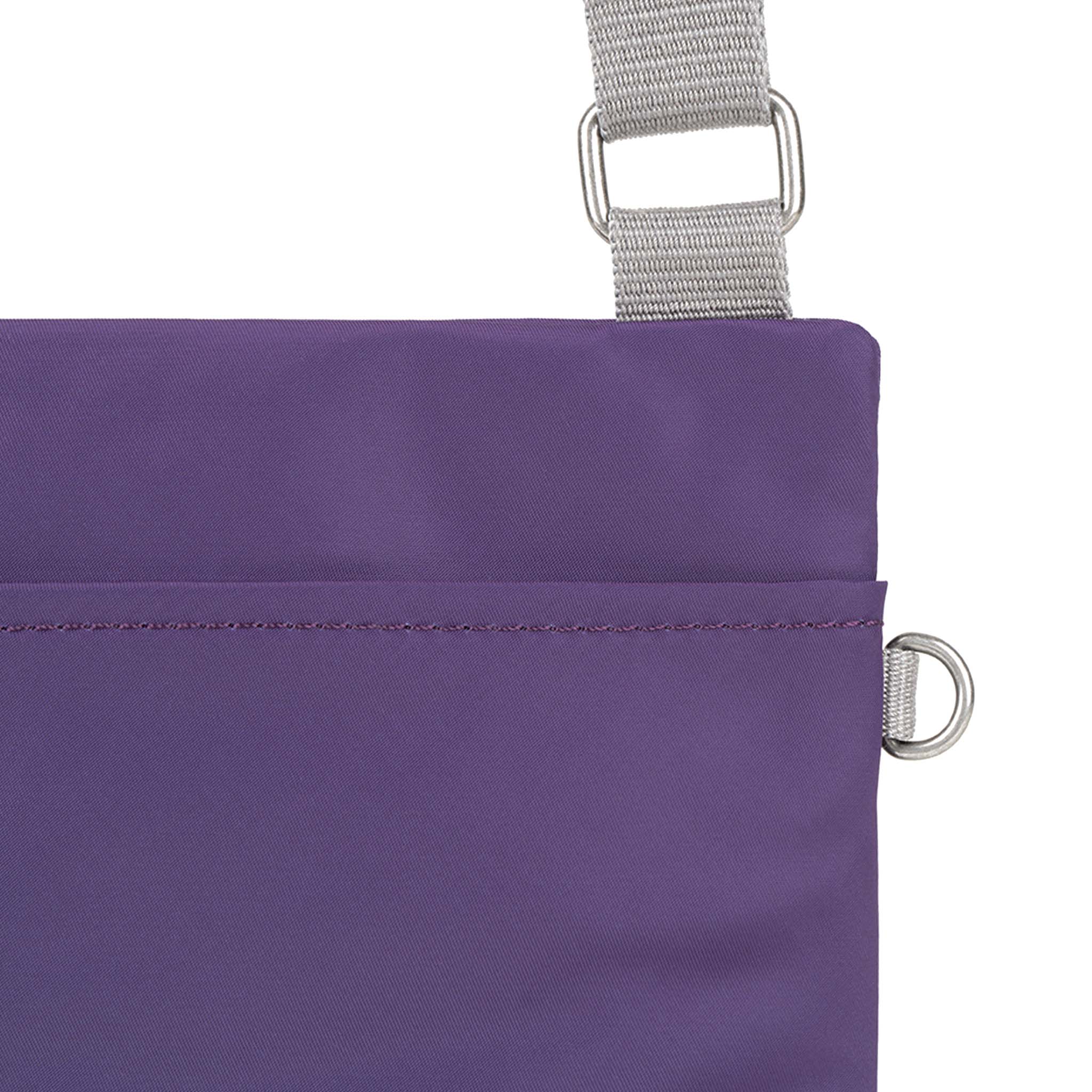 ROKA London - Chelsea B M crossbody-väska #Färg_Majestic_Purple