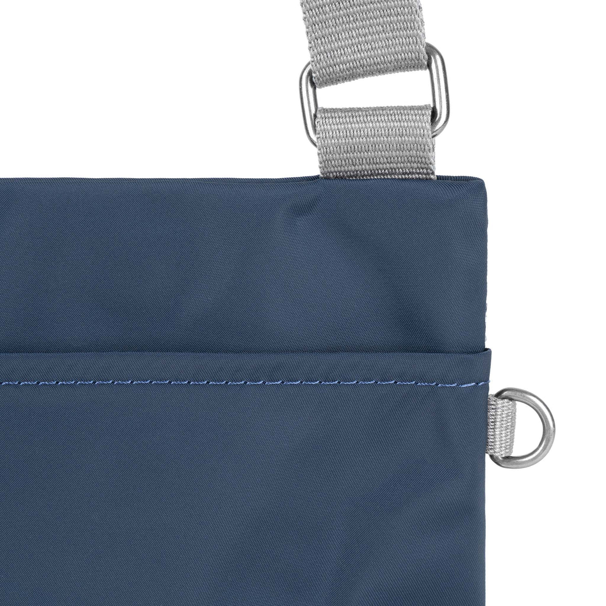 ROKA London - Chelsea B M crossbody-väska #Färg_Midnight