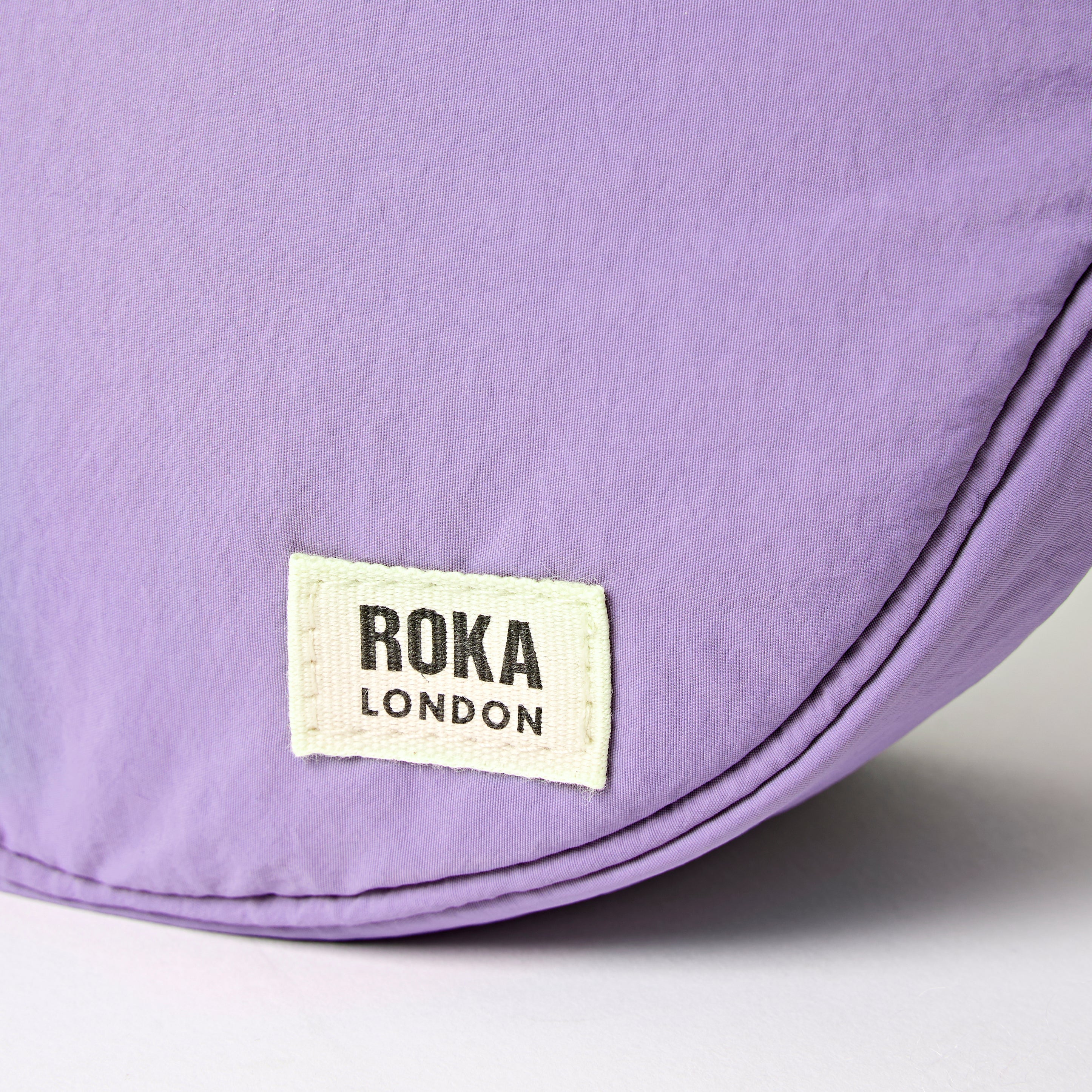 ROKA London - Farringdon S halvmåneväska #Färg_Petal