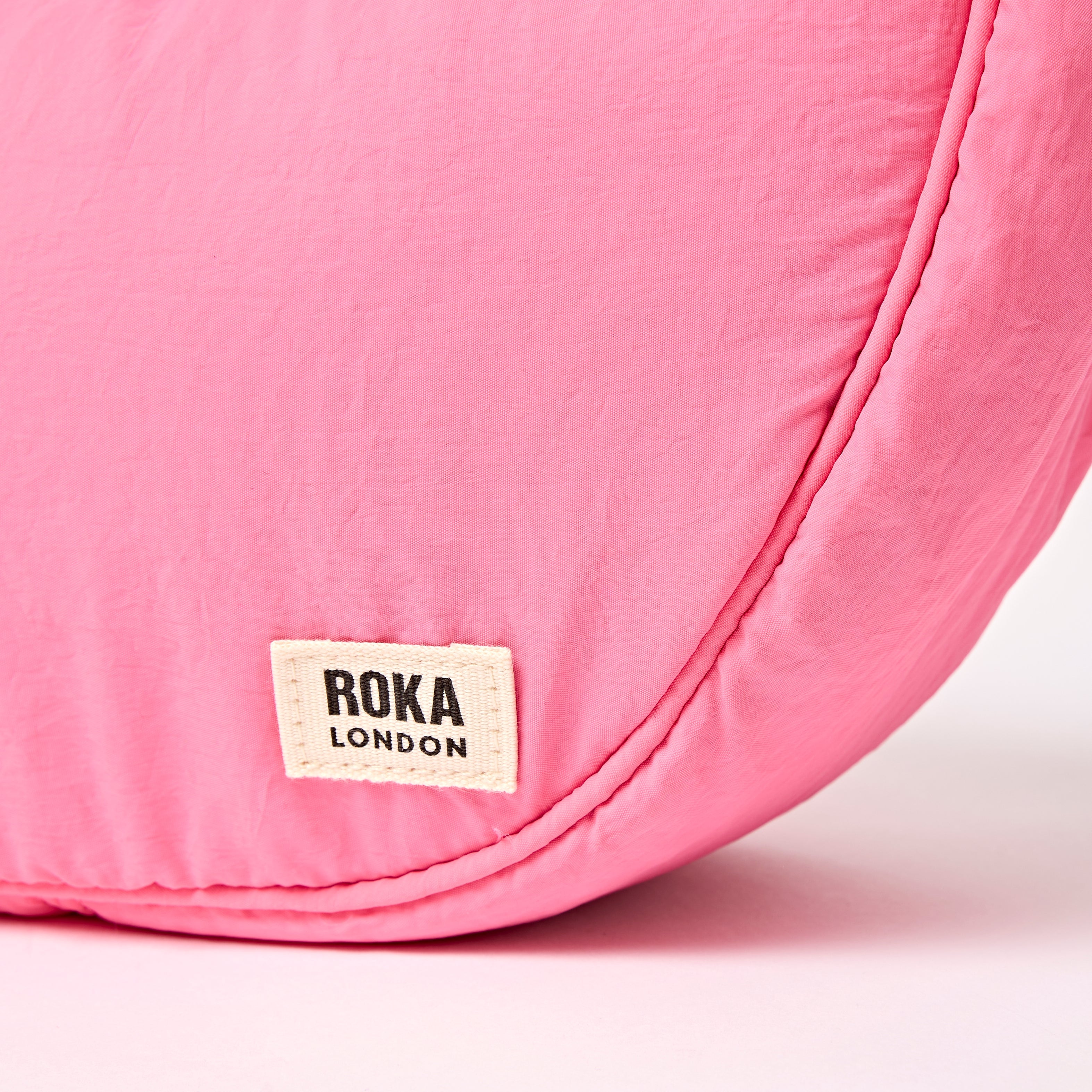 ROKA London - Farringdon S halvmåneväska #Färg_Pink_Lemonade