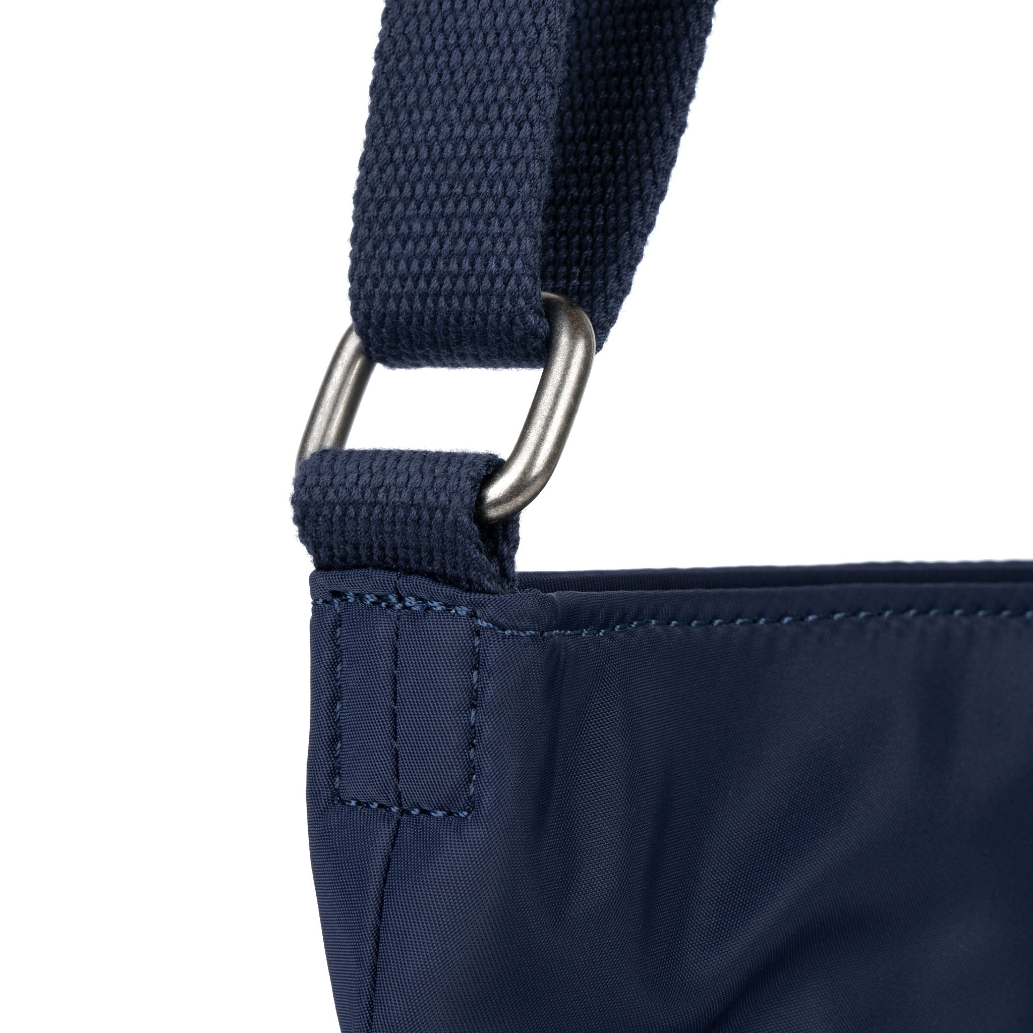 ROKA London - Kennington M crossbody-väska #Färg_Indigo_Tonal