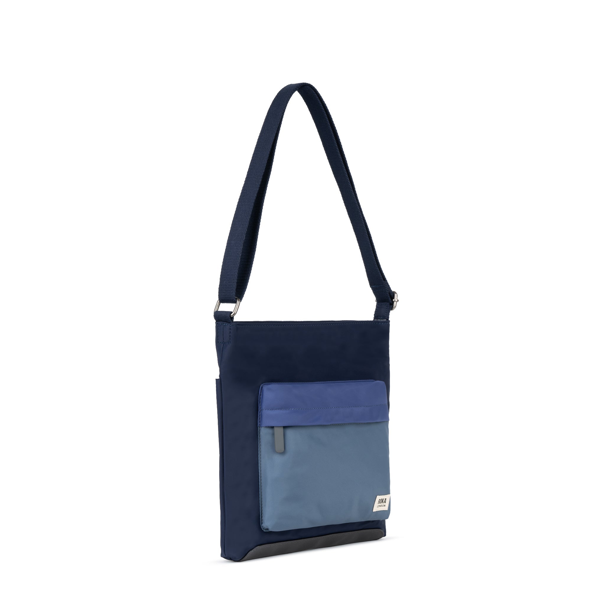 ROKA London - Kennington M crossbody-väska #Färg_Indigo_Tonal