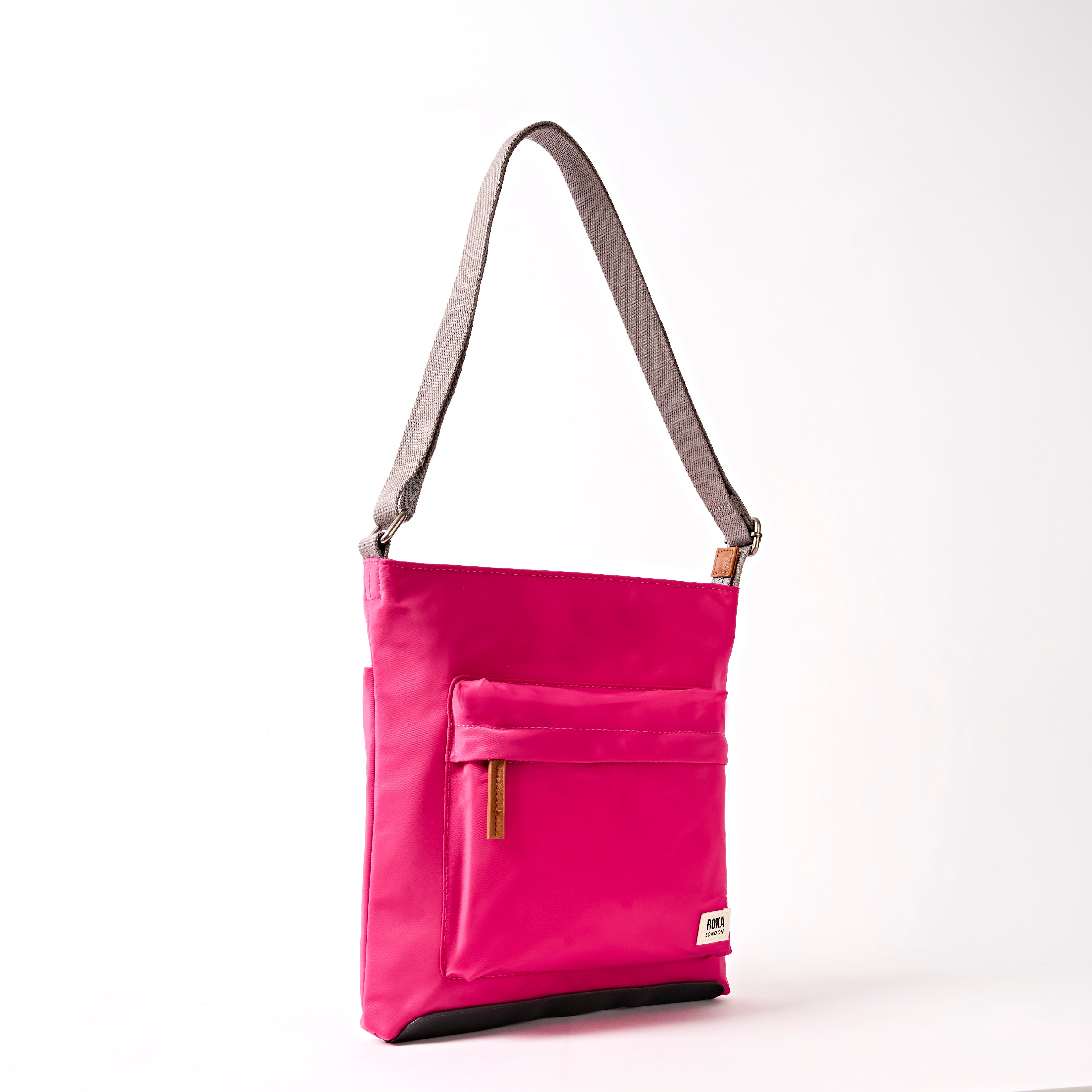 ROKA London - Kennington M crossbody-väska #Färg_Granita_Red