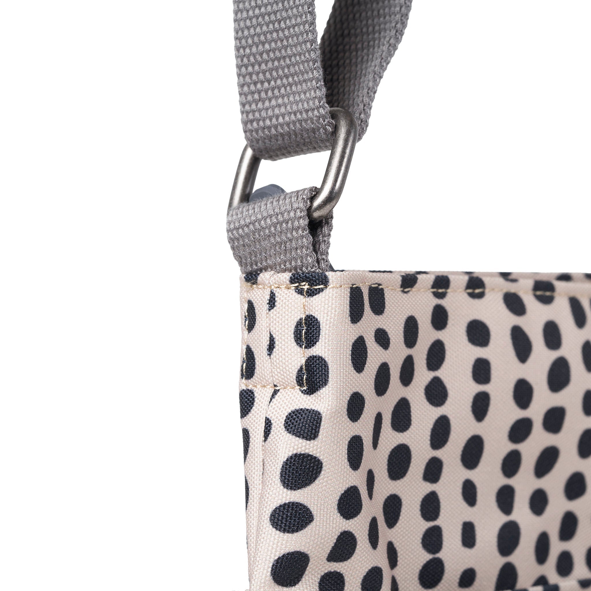 ROKA London - Kennington M crossbody-väska #Färg_Linear_Dot