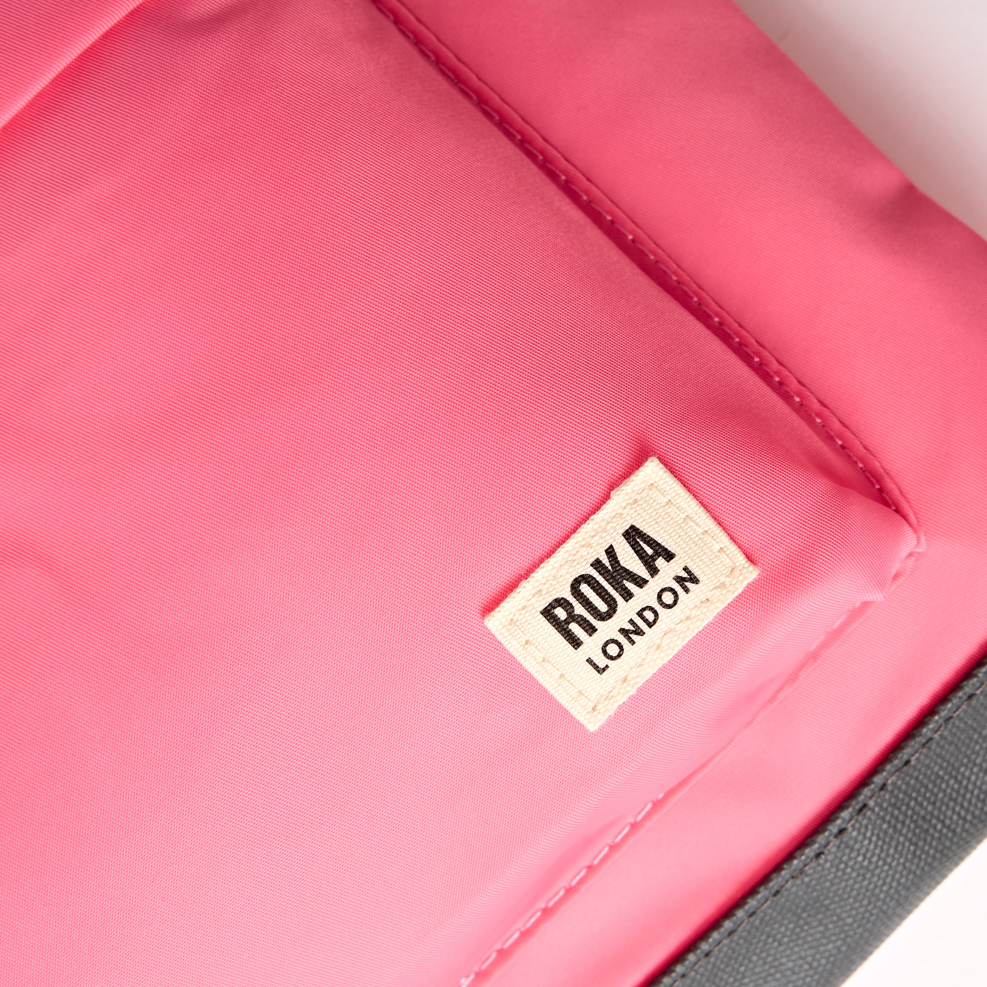 ROKA London - Kennington M crossbody-väska #Färg_Pink_Lemonade