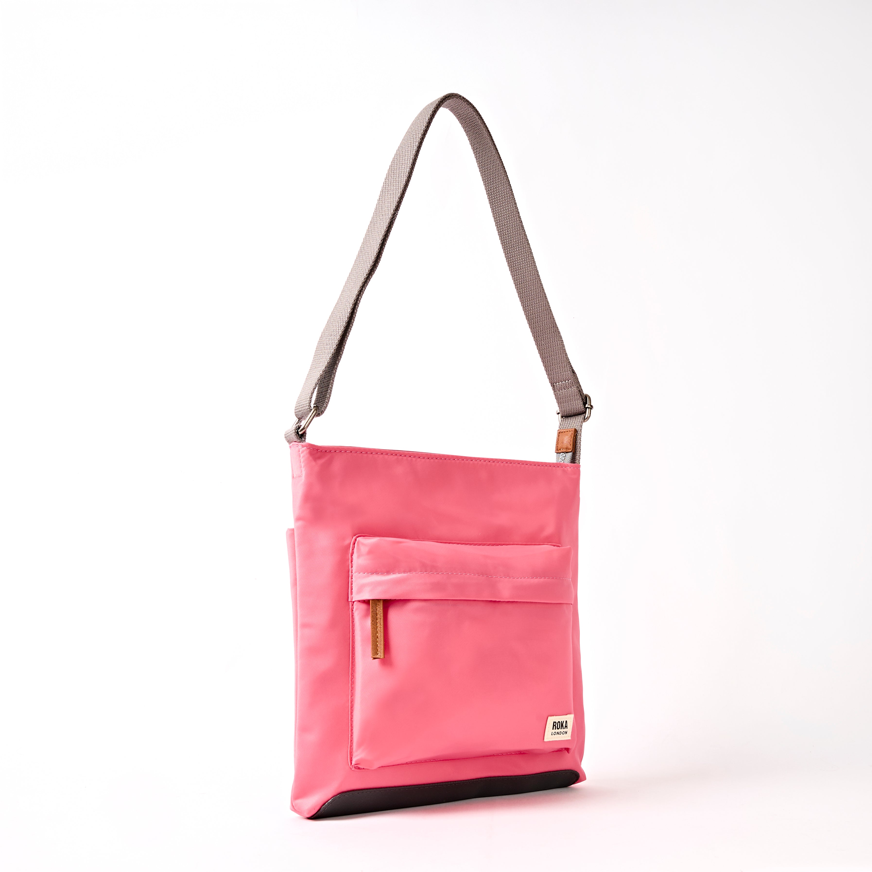 ROKA London - Kennington M crossbody-väska #Färg_Pink_Lemonade