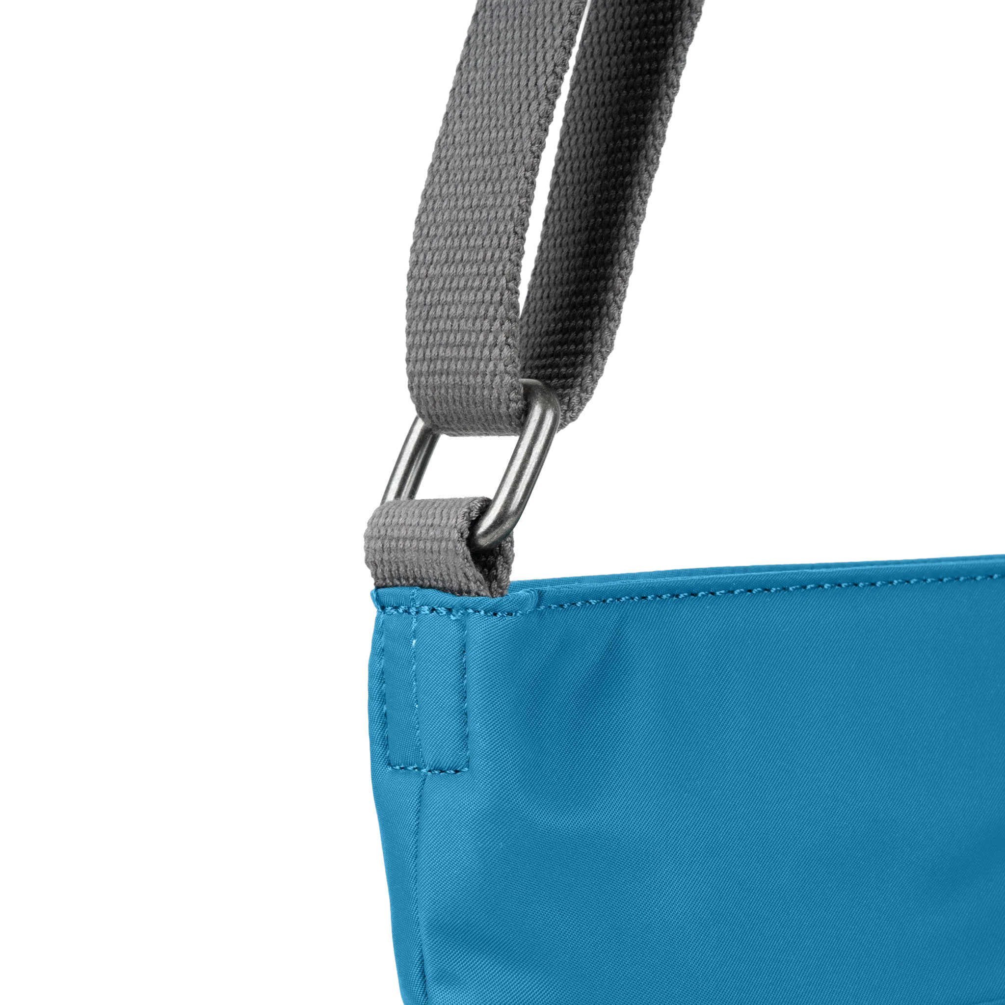 ROKA London - Kennington M crossbody-väska #Färg_Marine