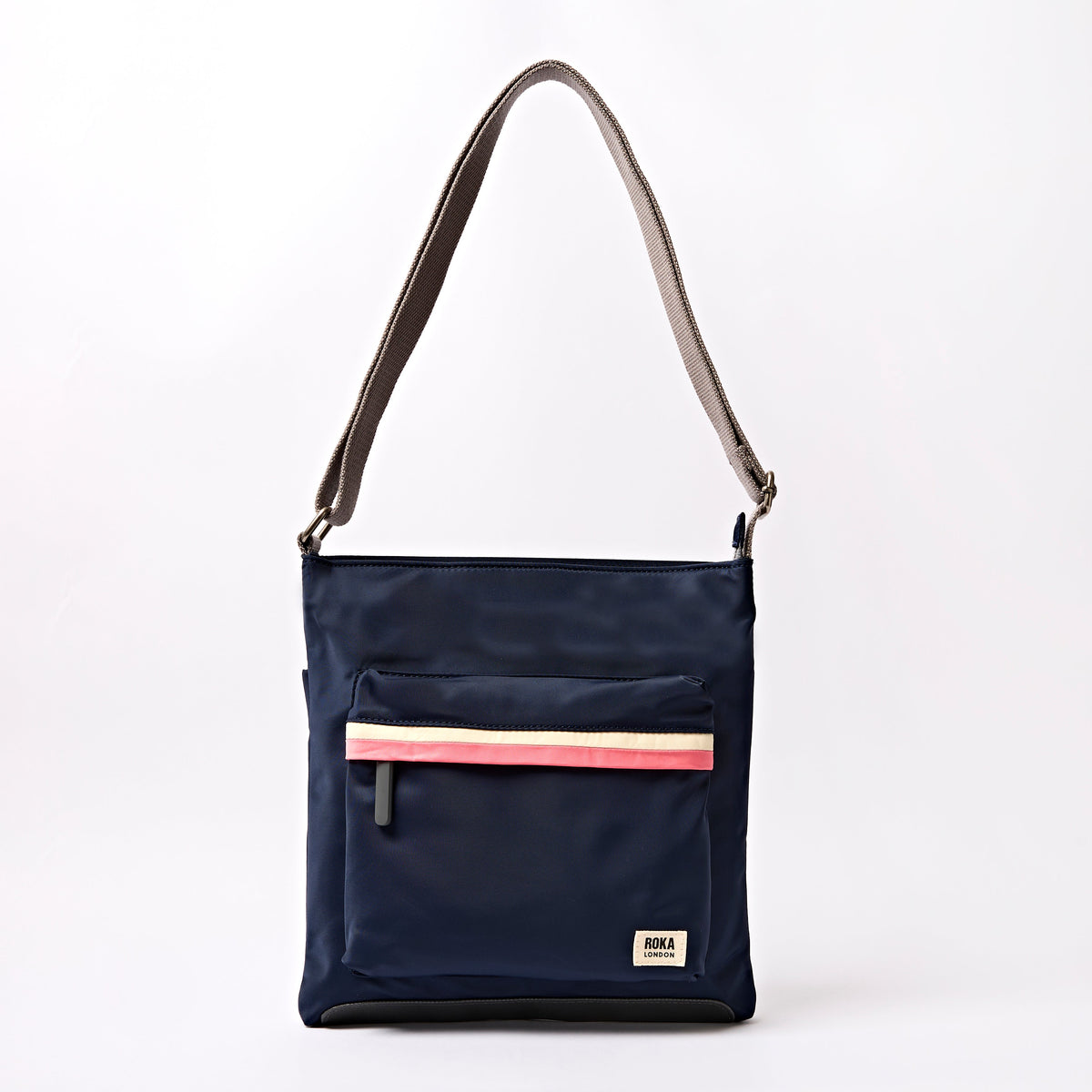 ROKA London - Kennington M crossbody-väska #Färg_Midnight_Stripe