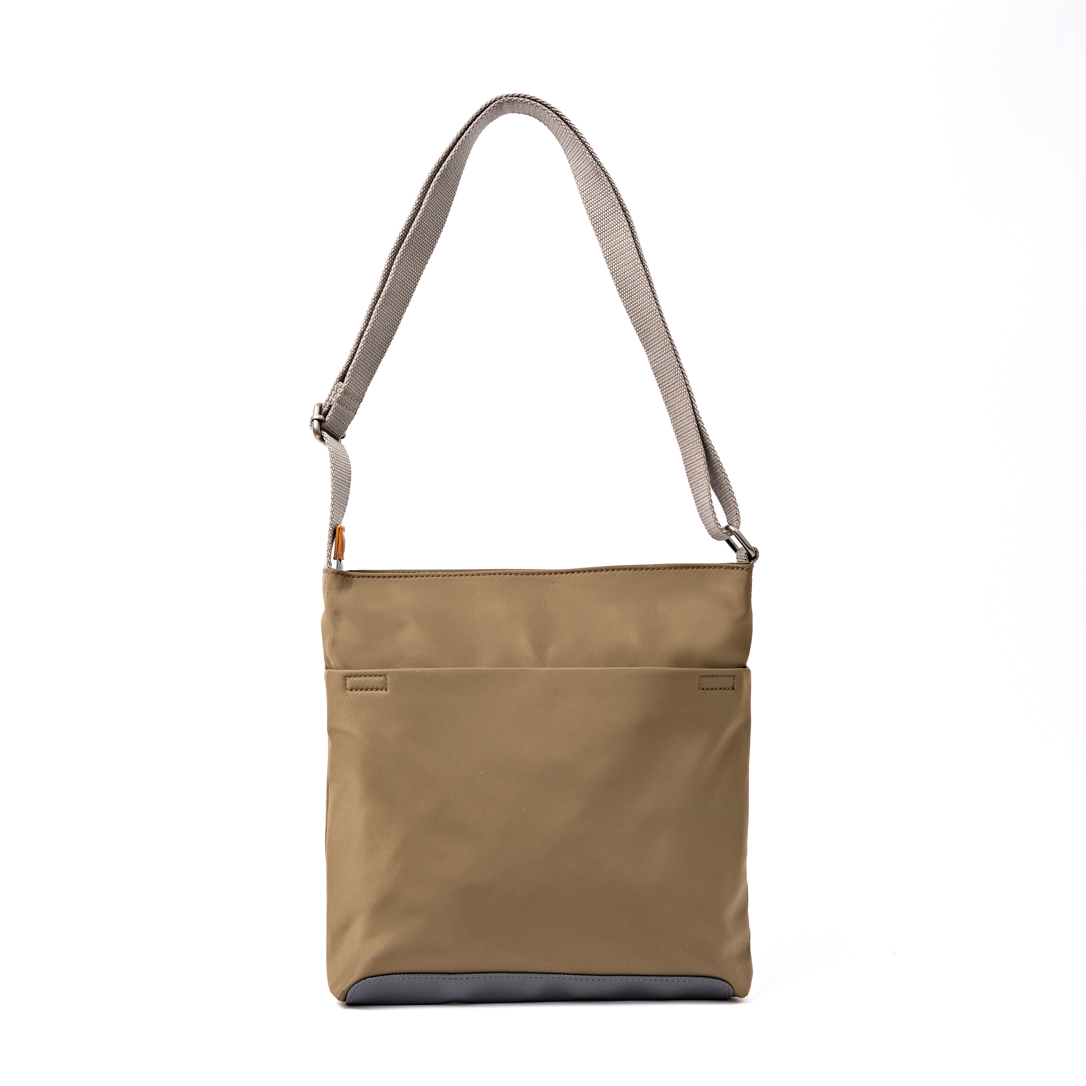 ROKA London - Kennington M crossbody-väska #Färg_Army