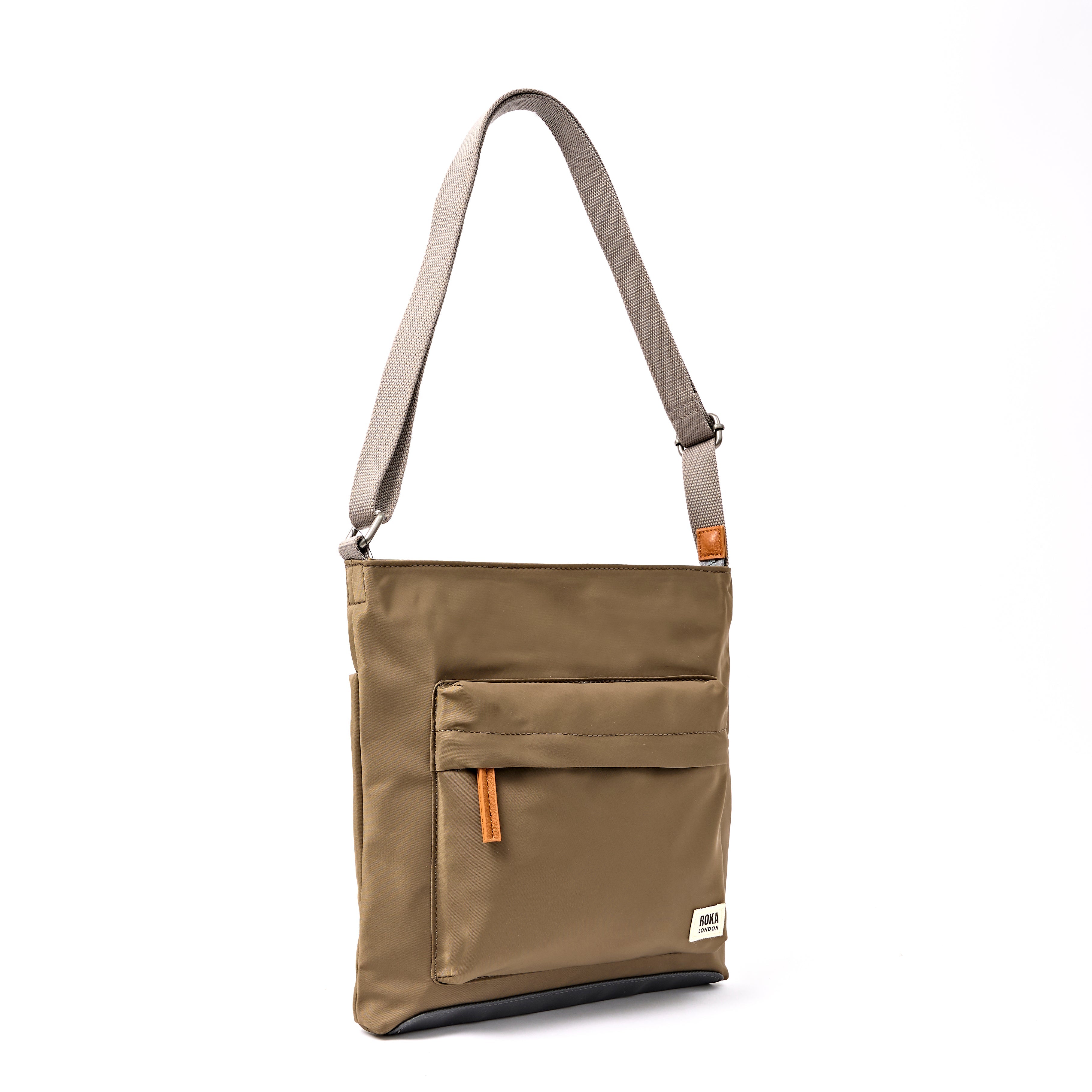 ROKA London - Kennington M crossbody-väska #Färg_Army