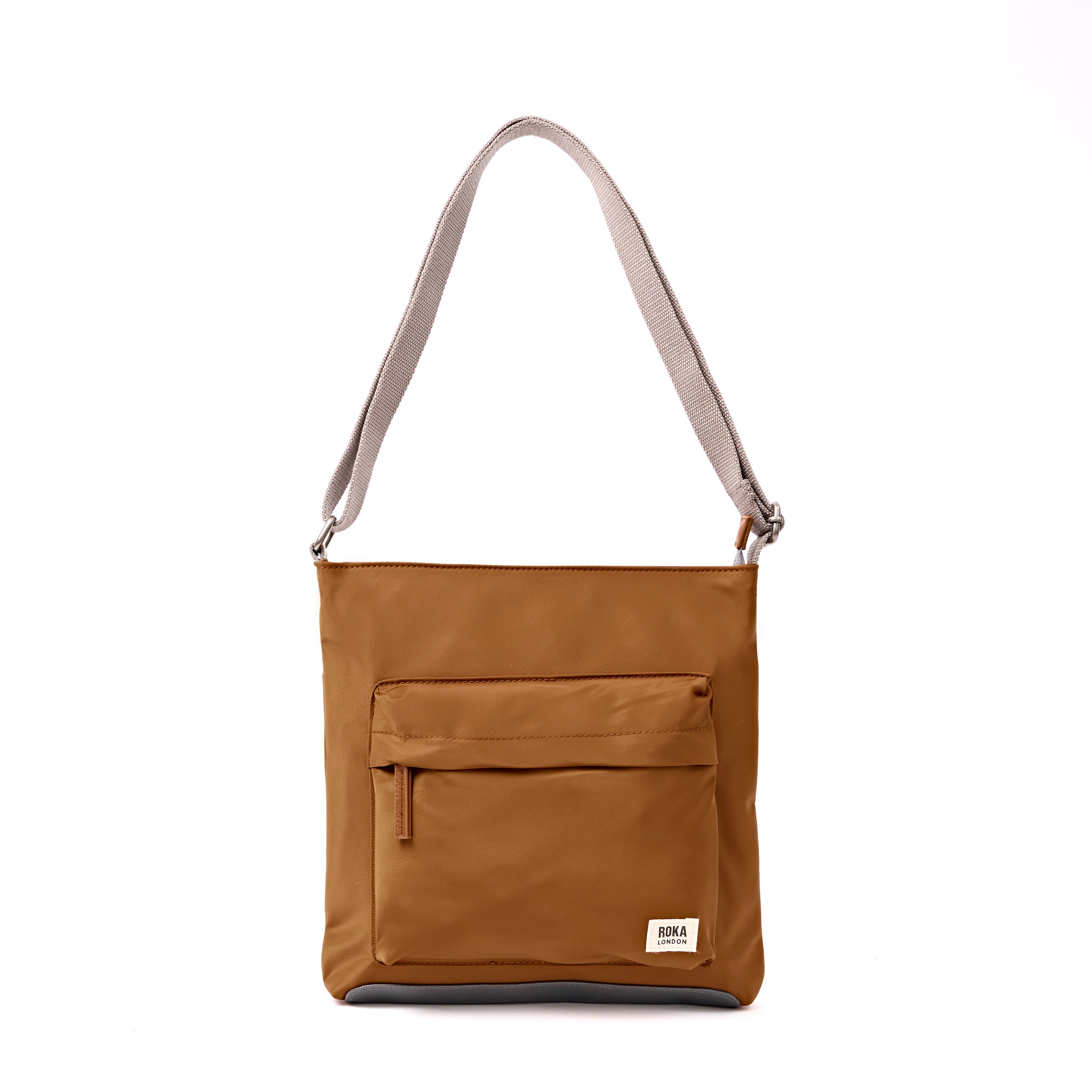 ROKA London - Kennington M crossbody-väska #Färg_Biscuit