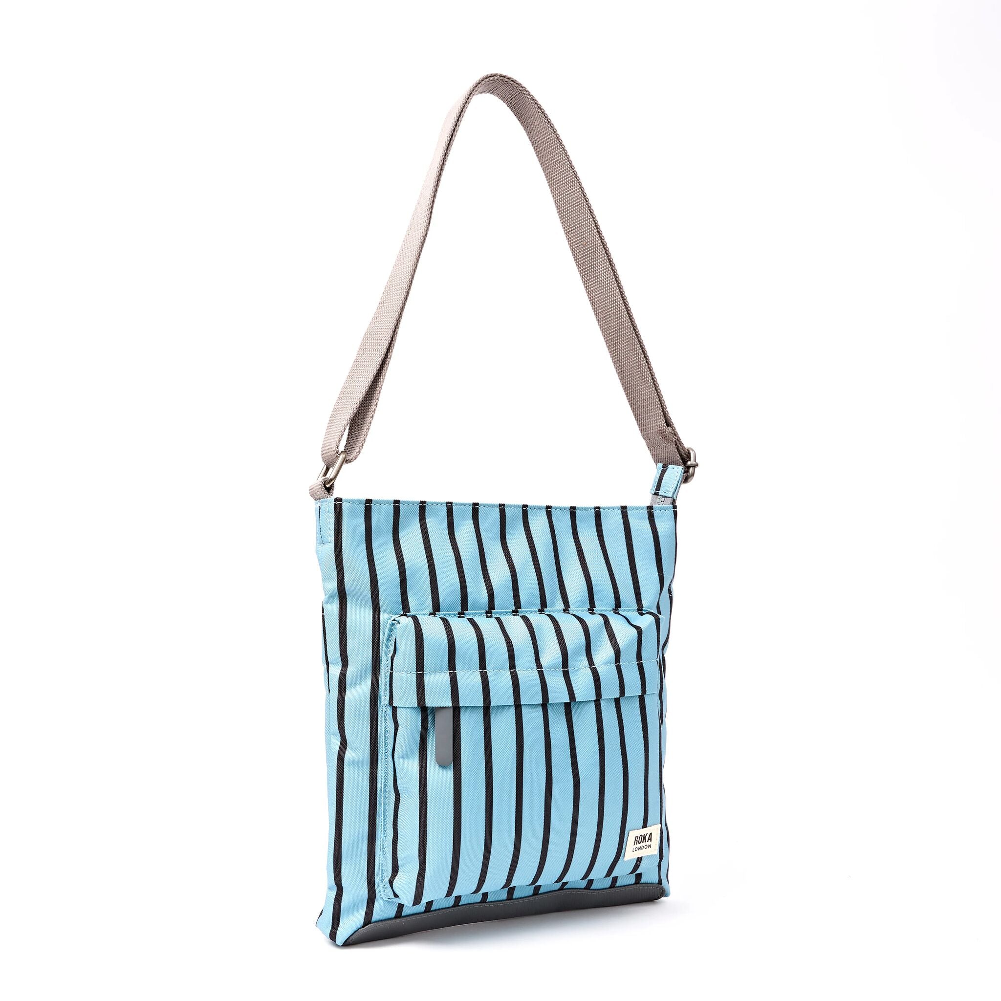 ROKA London - Kennington M crossbody-väska #Färg_Blue_Stripe