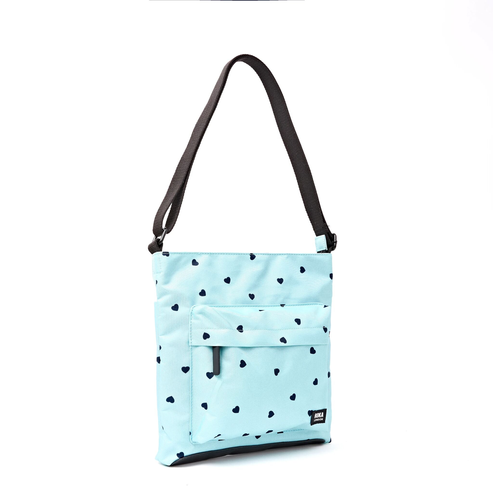 ROKA London - Kennington M crossbody-väska #Färg_Heart_Print