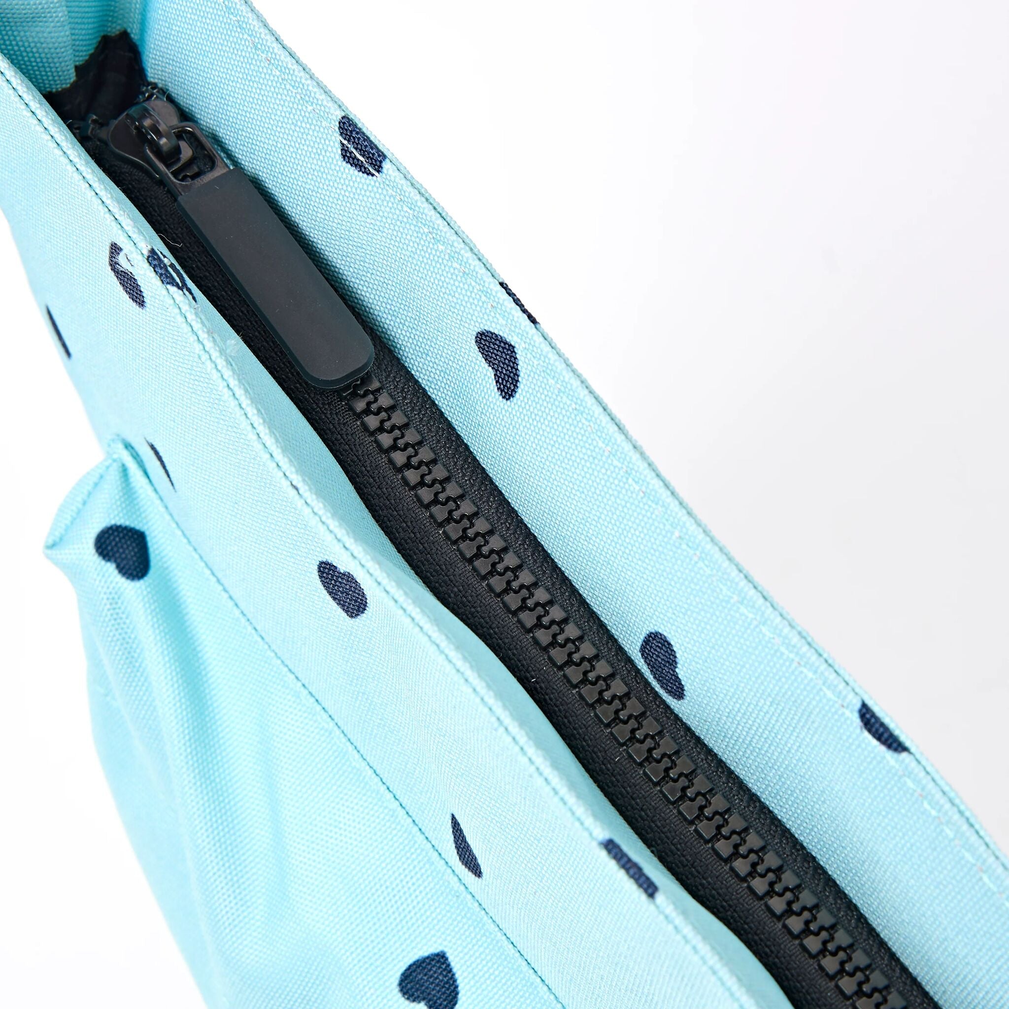 ROKA London - Kennington M crossbody-väska #Färg_Heart_Print